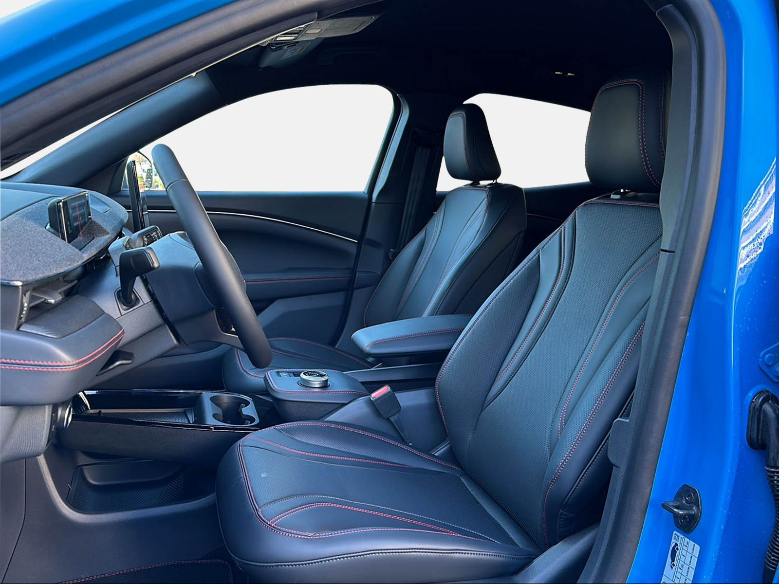 FORD Mustang Mach-E Premium-image-9