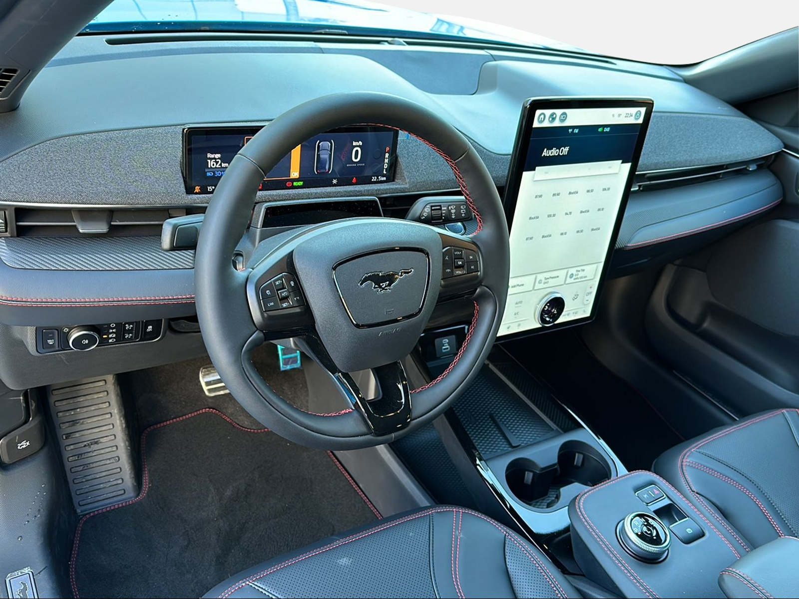 FORD Mustang Mach-E Premium-image-10
