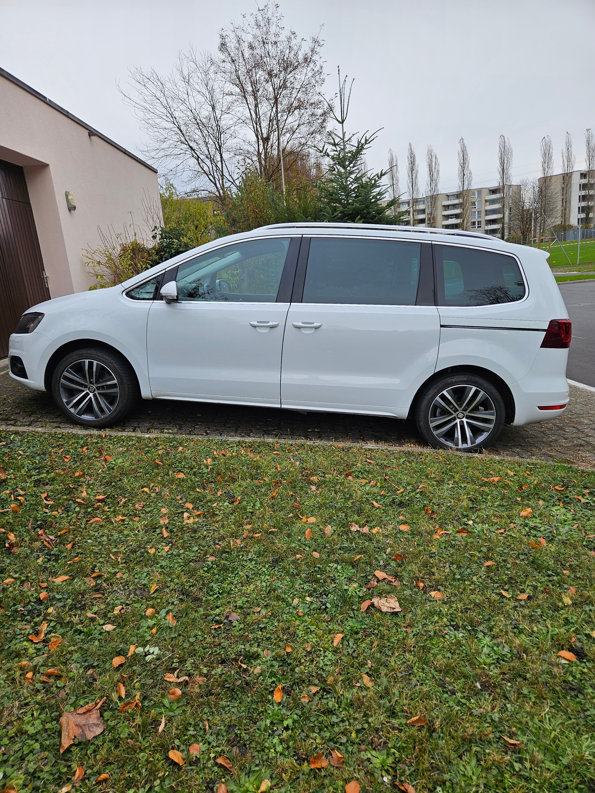 SEAT Alhambra 2.0 TDI DSG Style-image-0