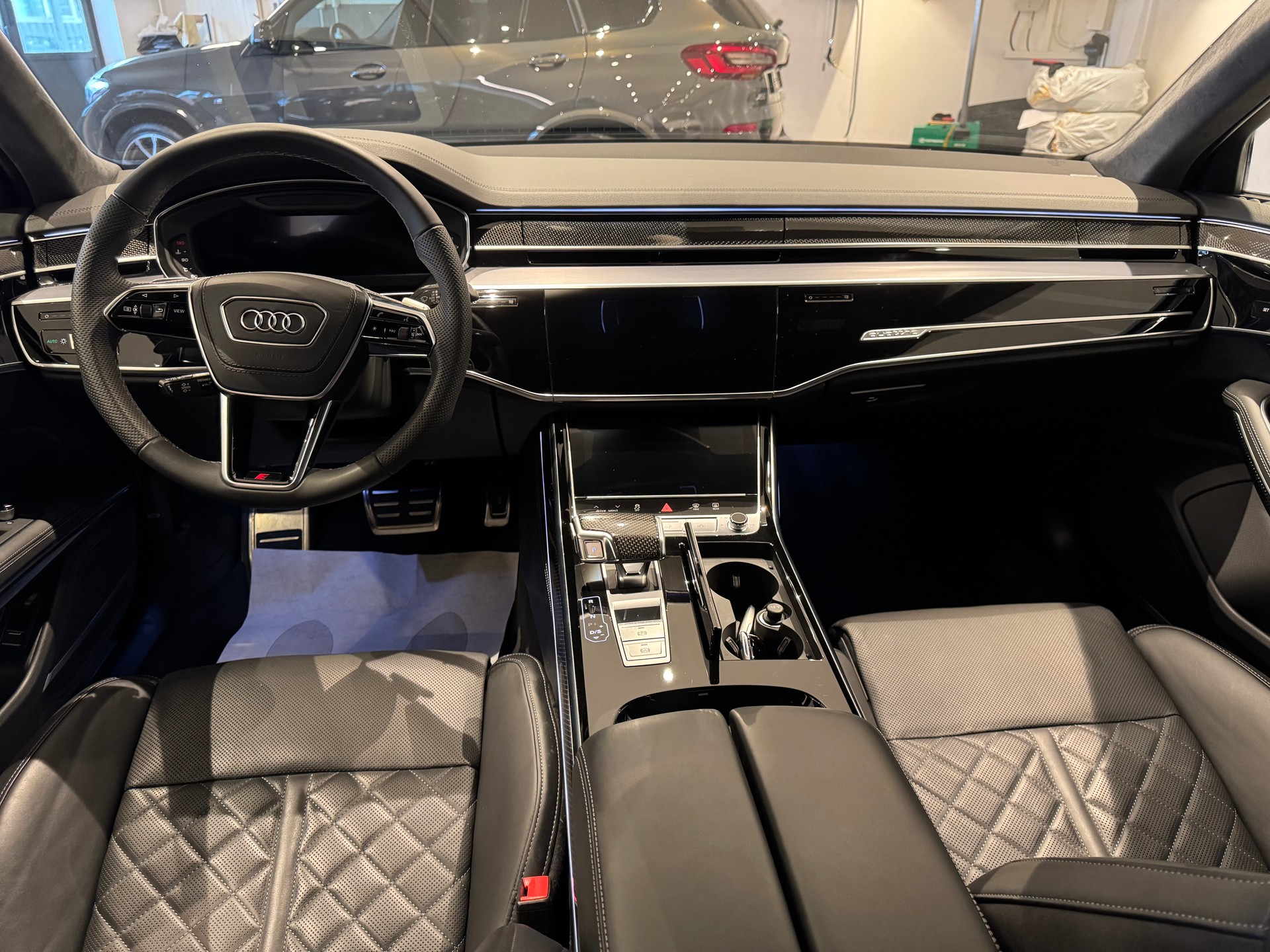 AUDI S8 4.0 V8 TFSI quattro T-Tronic-image-9