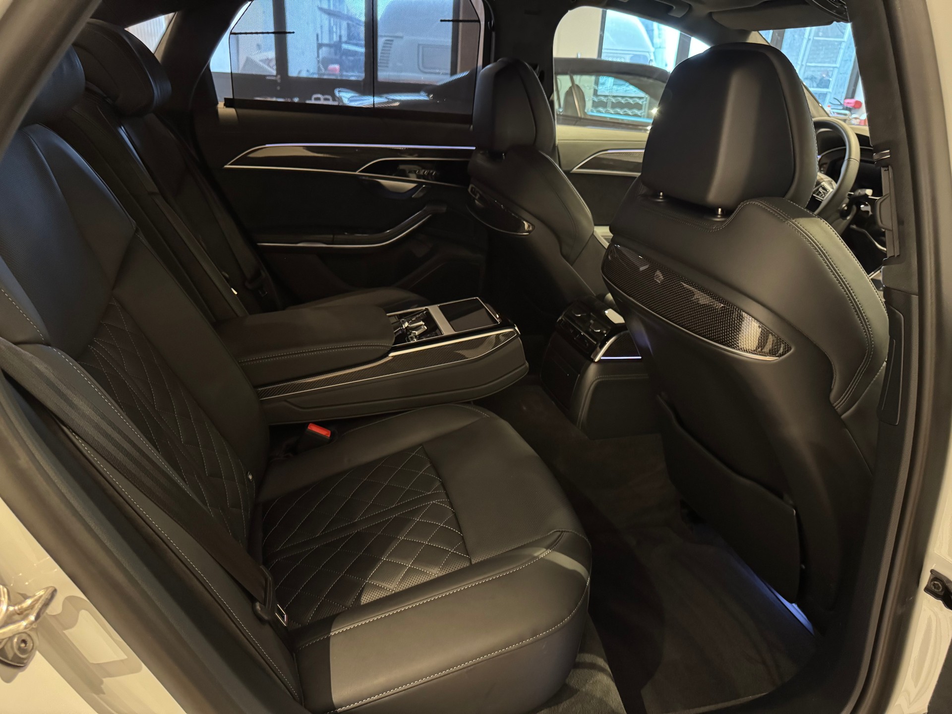 AUDI S8 4.0 V8 TFSI quattro T-Tronic-image-8