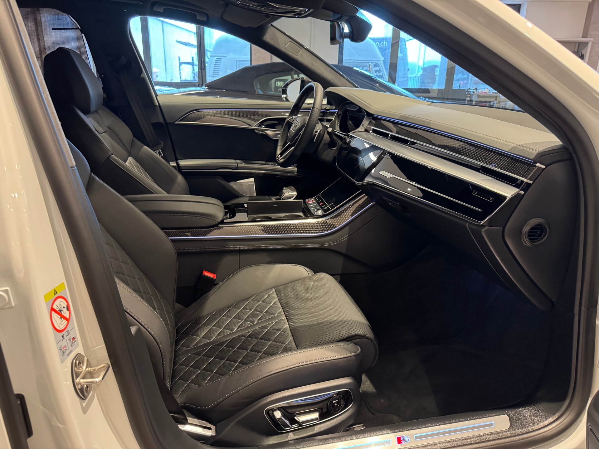 AUDI S8 4.0 V8 TFSI quattro T-Tronic-image-6