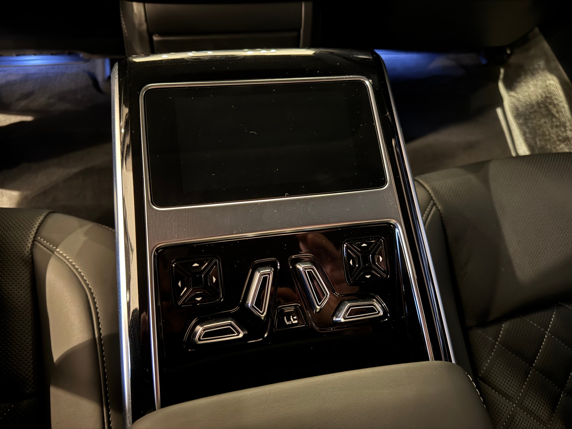 AUDI S8 4.0 V8 TFSI quattro T-Tronic-image-10