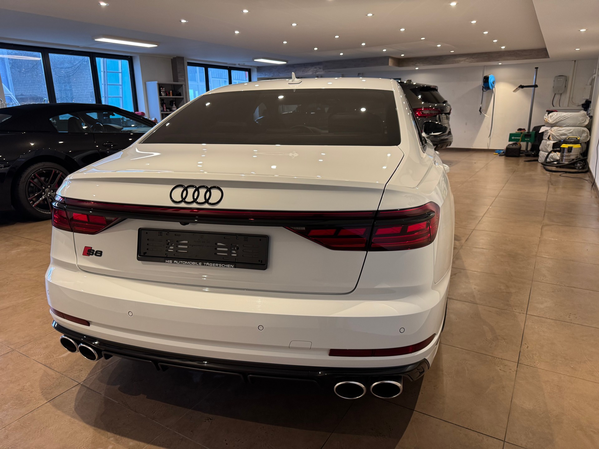 AUDI S8 4.0 V8 TFSI quattro T-Tronic-image-5