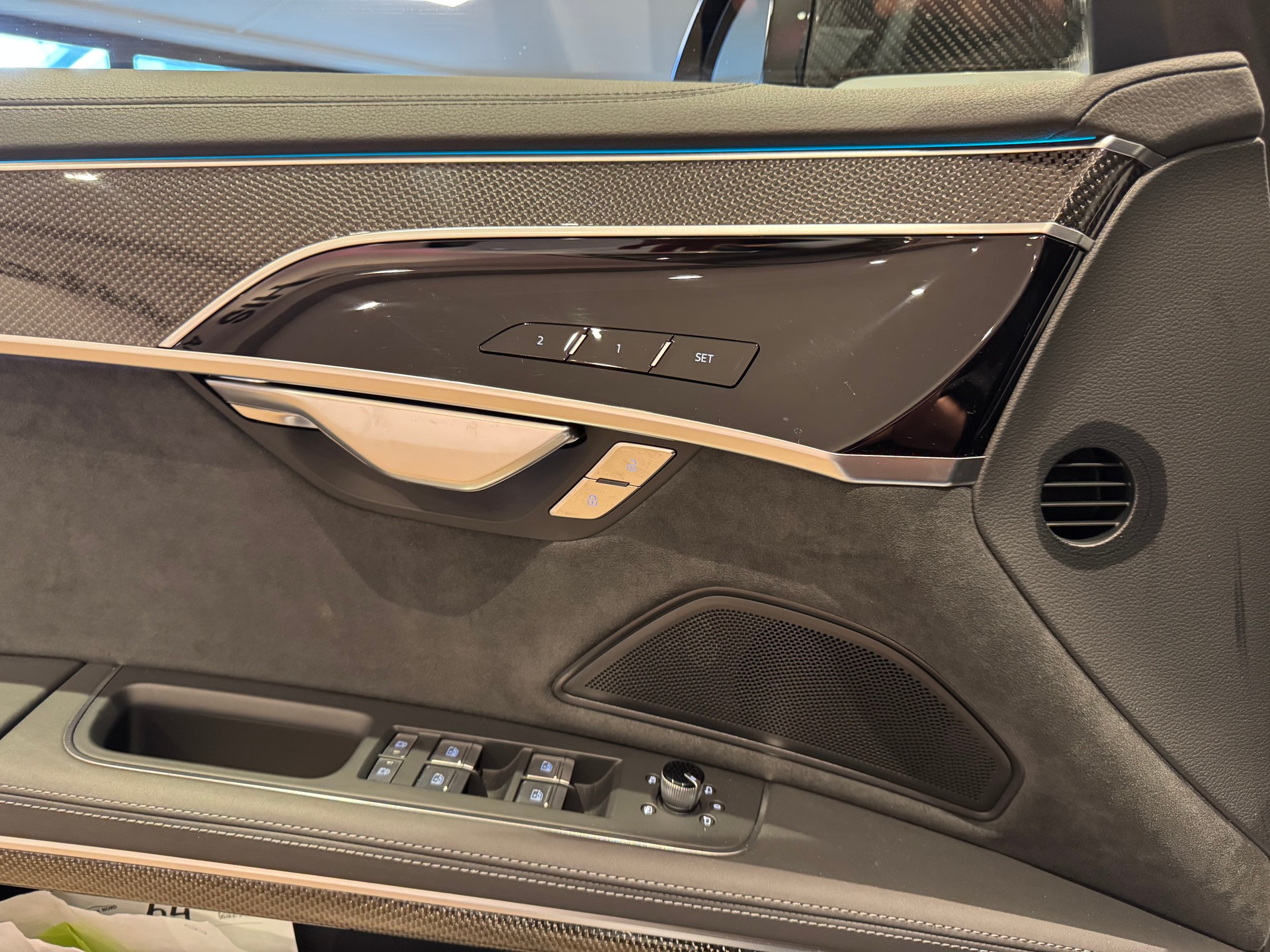 AUDI S8 4.0 V8 TFSI quattro T-Tronic-image-19