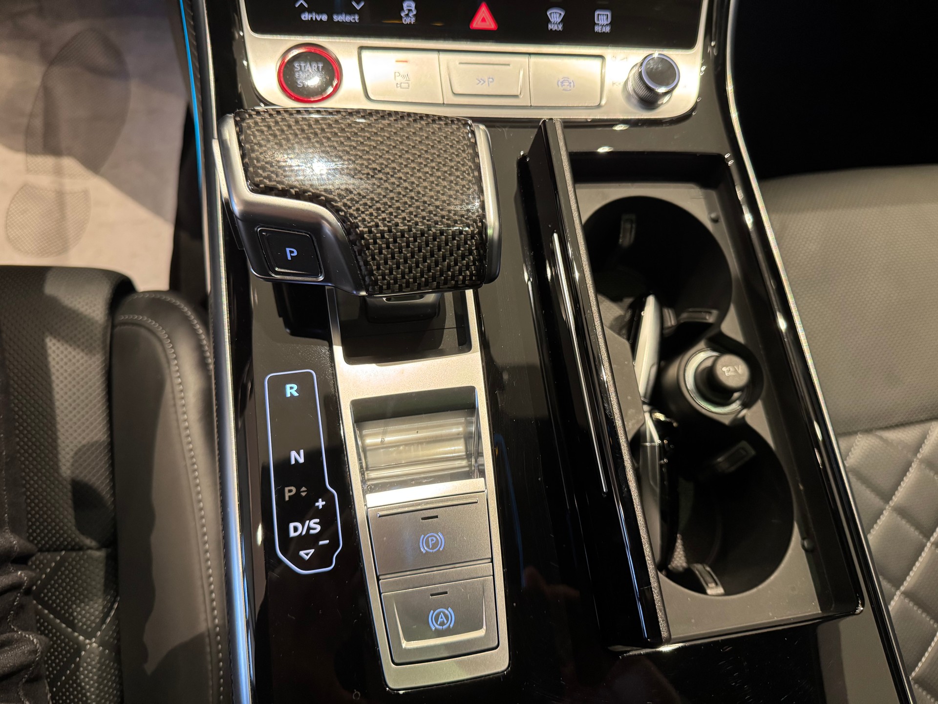 AUDI S8 4.0 V8 TFSI quattro T-Tronic-image-15