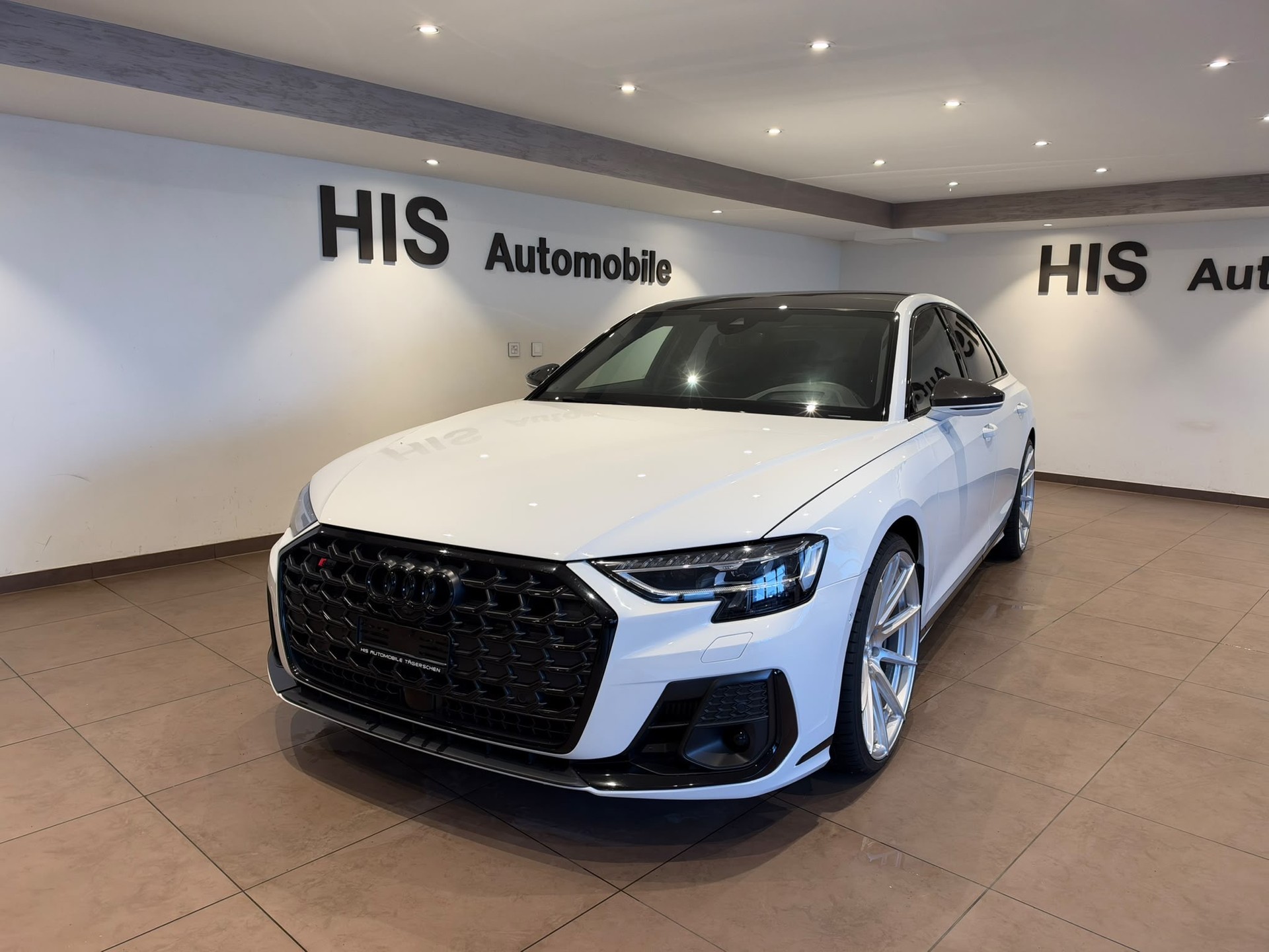 AUDI S8 4.0 V8 TFSI quattro T-Tronic-showroom-element-1