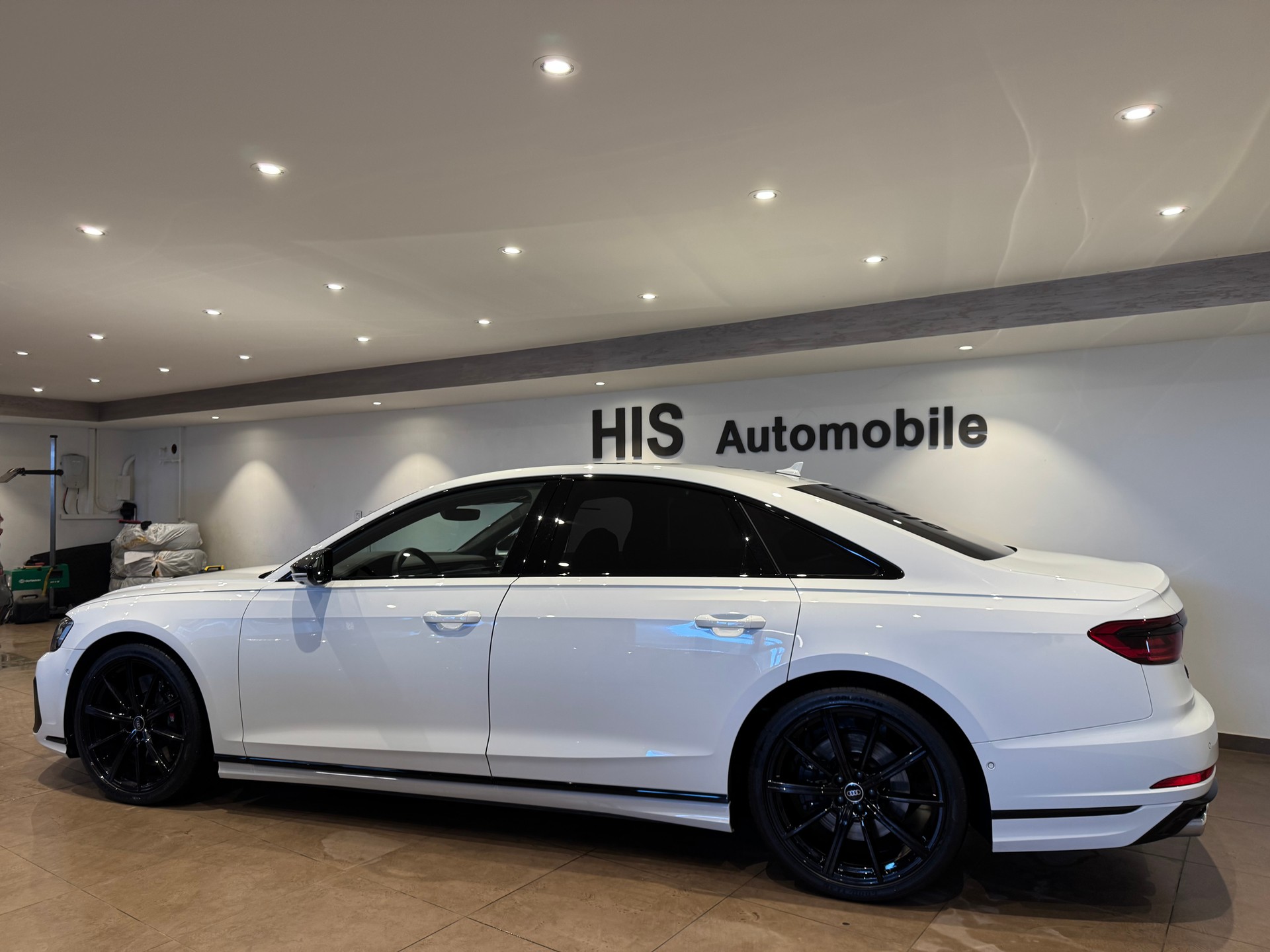AUDI S8 4.0 V8 TFSI quattro T-Tronic-showroom-element-2
