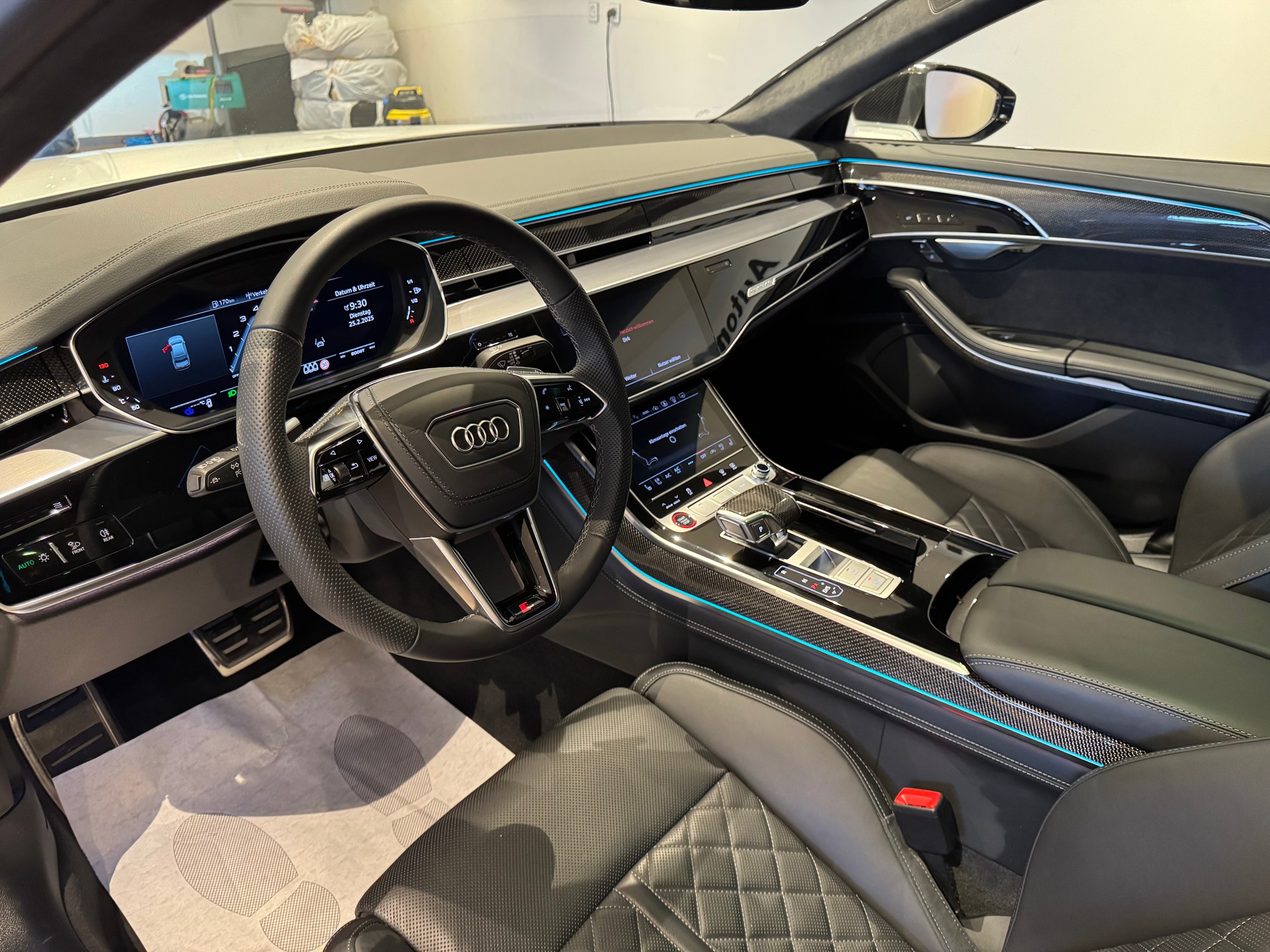 AUDI S8 4.0 V8 TFSI quattro T-Tronic-image-13