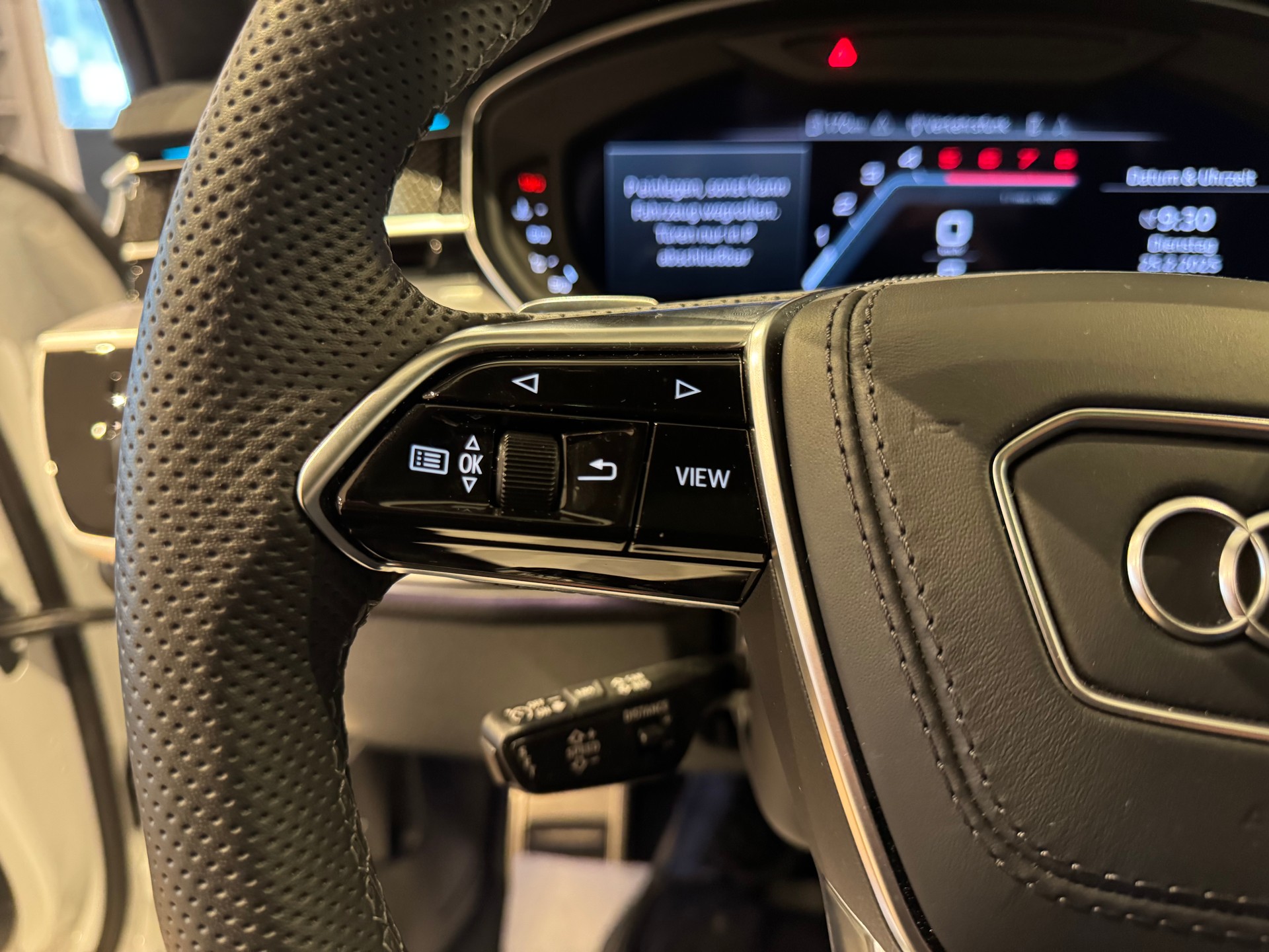 AUDI S8 4.0 V8 TFSI quattro T-Tronic-image-17