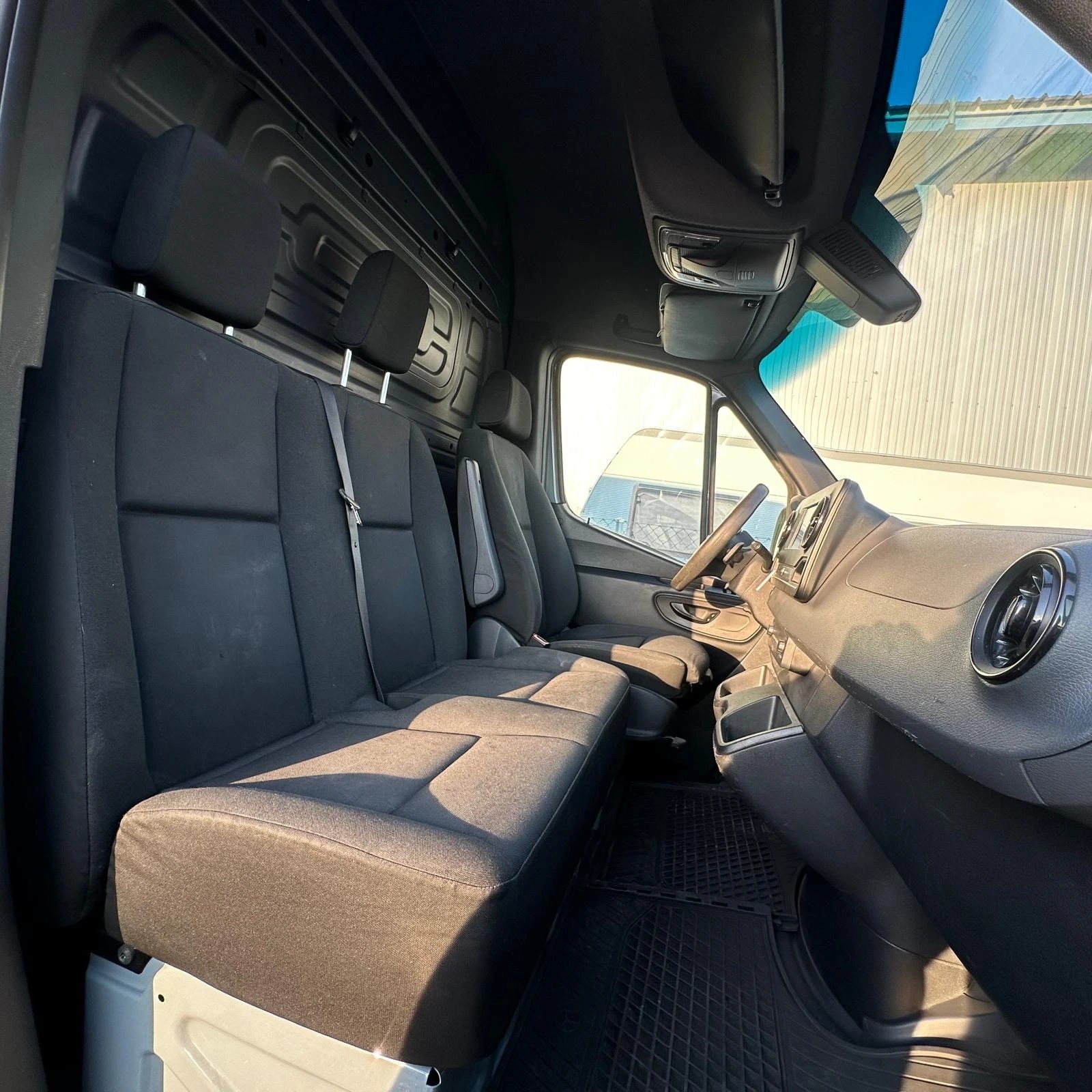 MERCEDES-BENZ Sprinter 214 CDI Standard 9G-TRONIC FWD-image-23