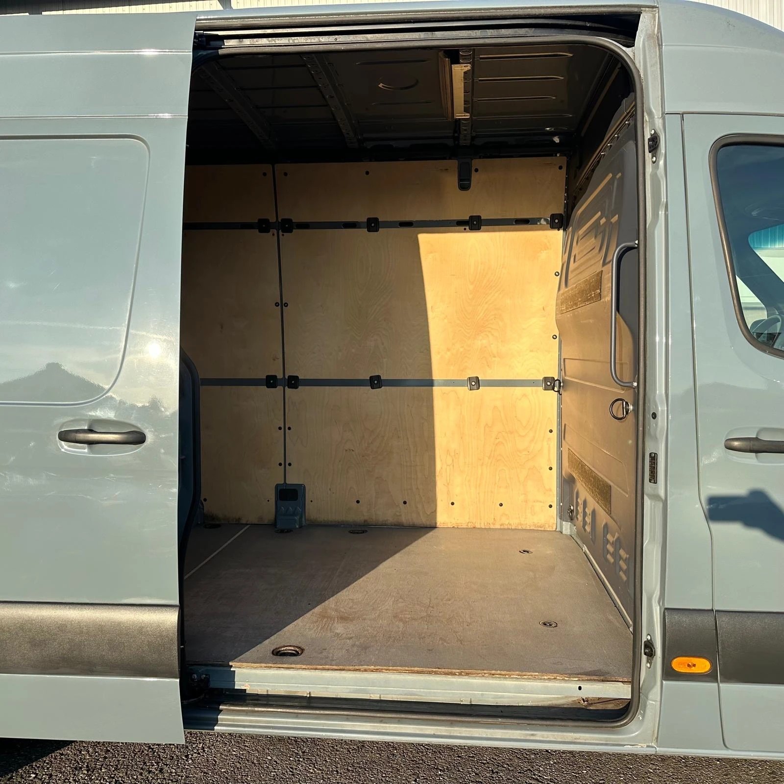 MERCEDES-BENZ Sprinter 214 CDI Standard 9G-TRONIC FWD-image-10