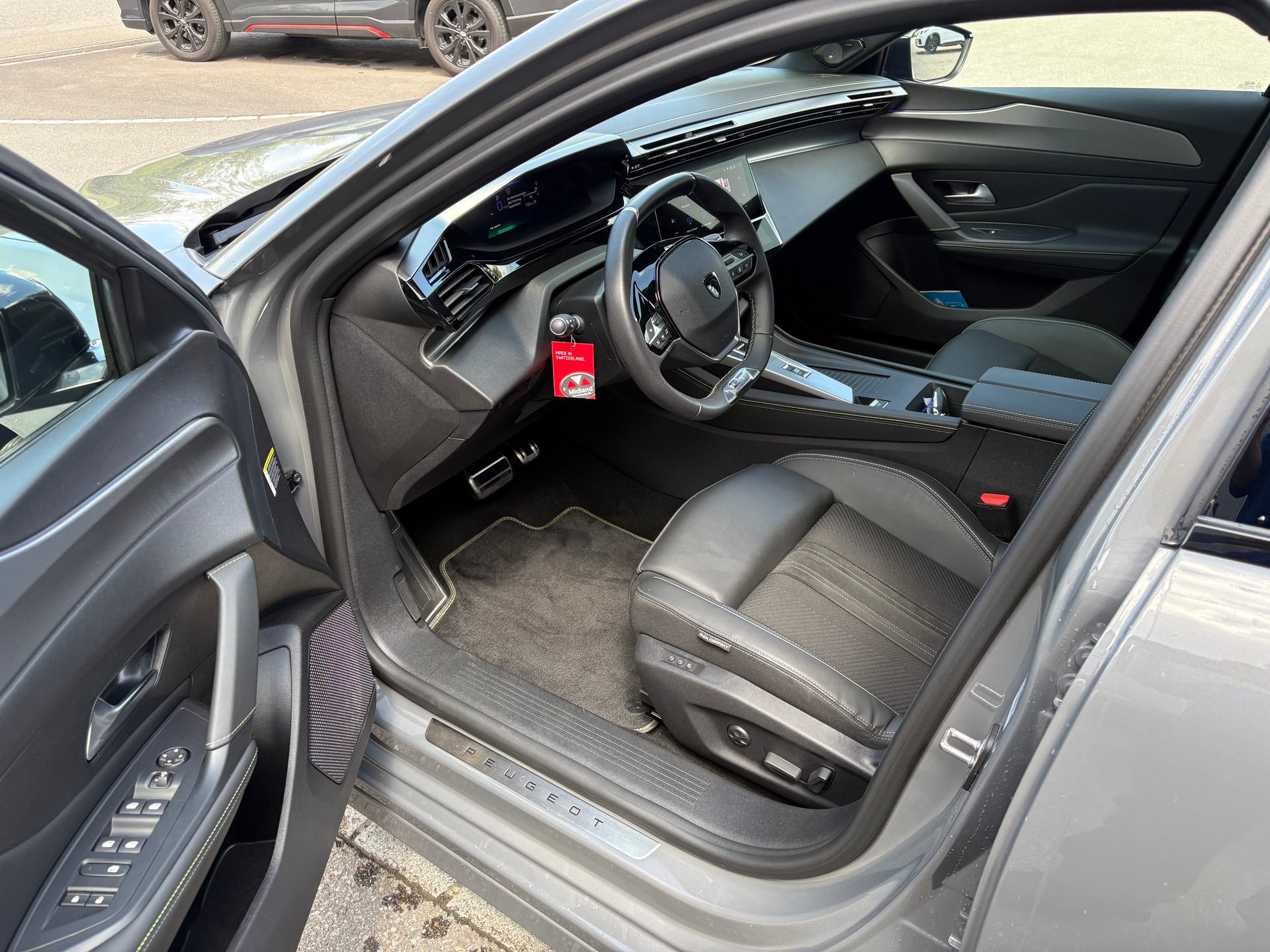 PEUGEOT 308 SW 1.6 PHEV 225 GT-image-10