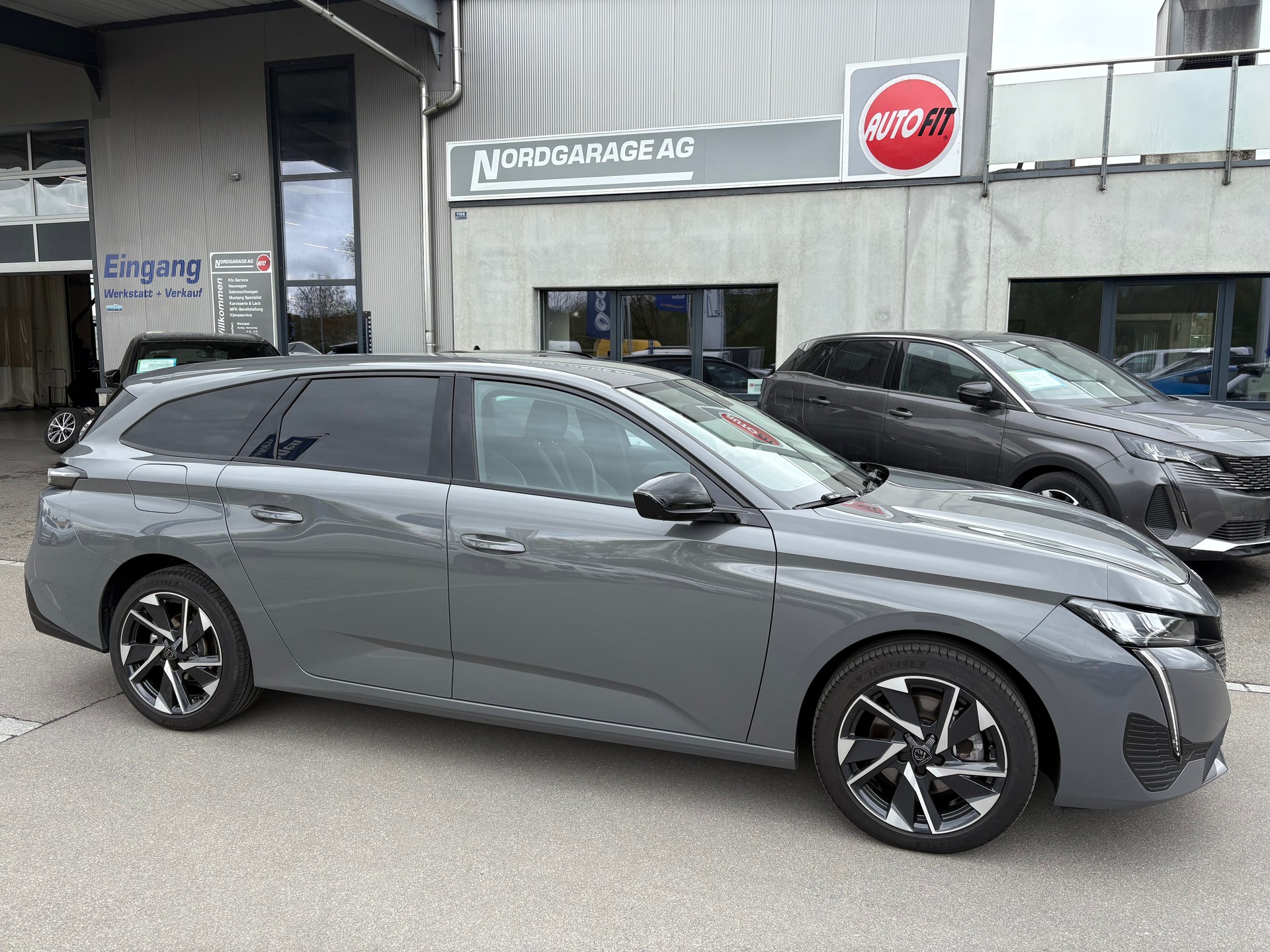 PEUGEOT 308 SW 1.6 PHEV 225 GT-image-3