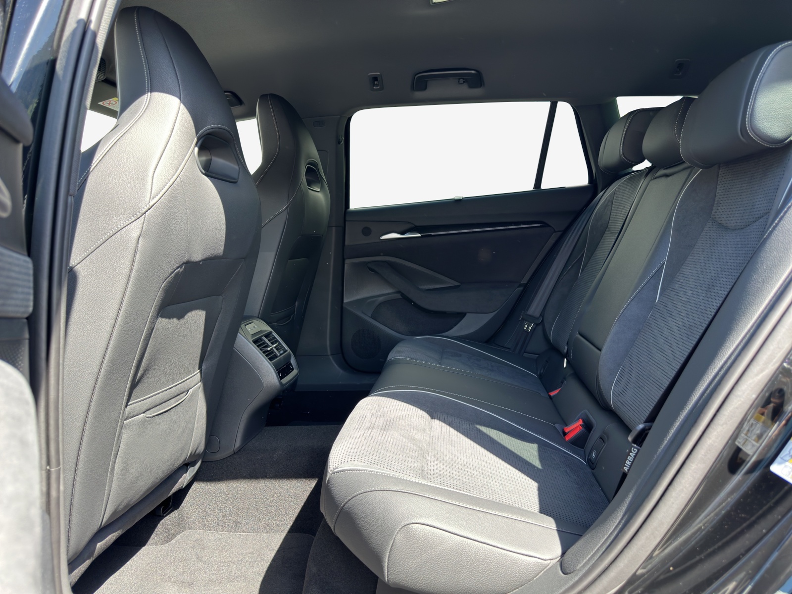 SKODA Superb Combi 2.0 TSI Sportline 4x4 DSG-image-11