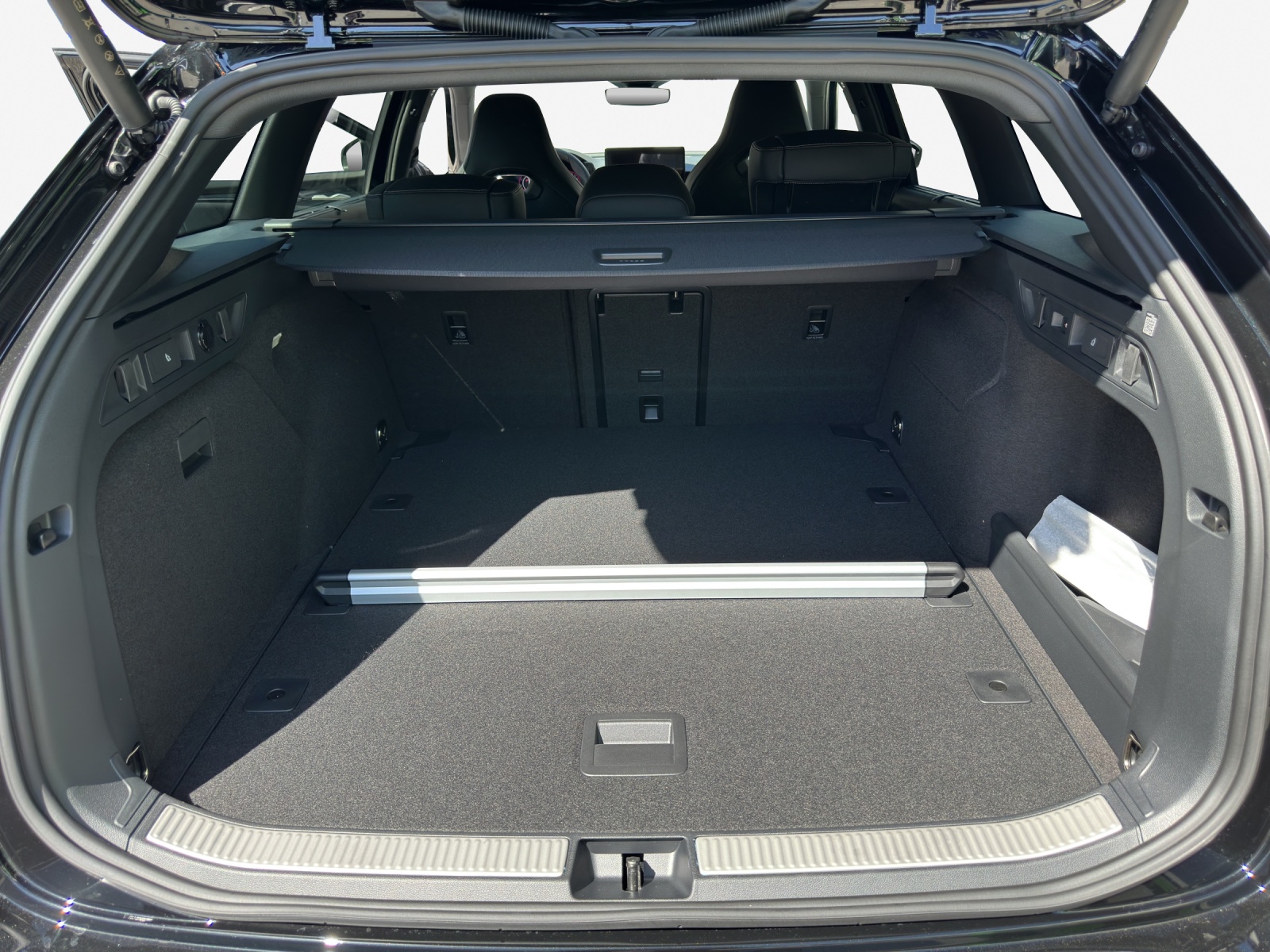 SKODA Superb Combi 2.0 TSI Sportline 4x4 DSG-image-12