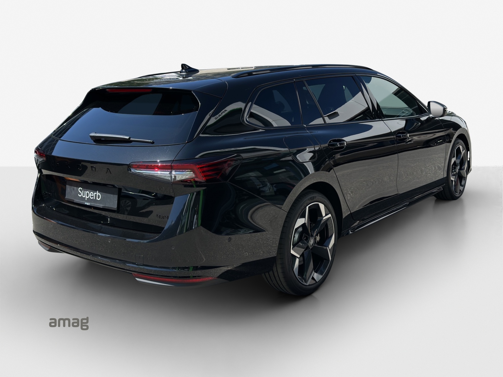 SKODA Superb Combi 2.0 TSI Sportline 4x4 DSG-image-4