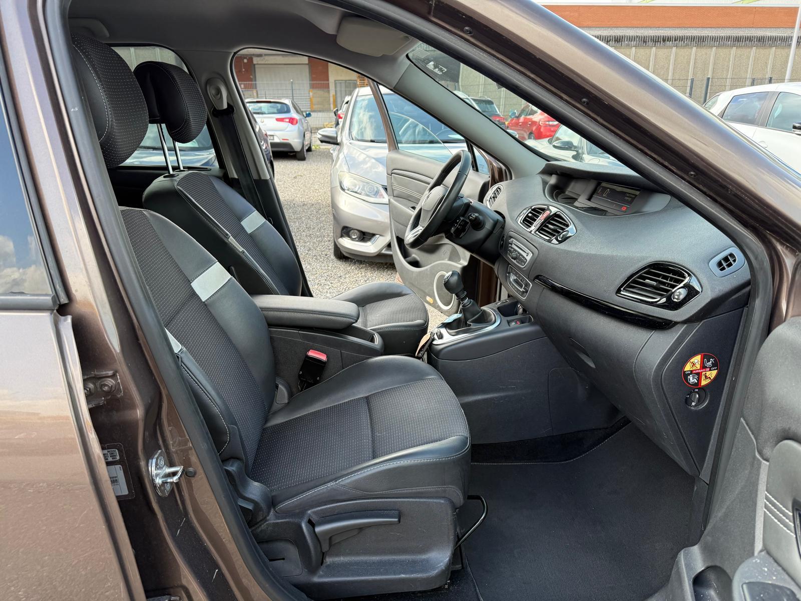 RENAULT Grand Scénic 1.4 TCe 130 Expression 5P-image-10