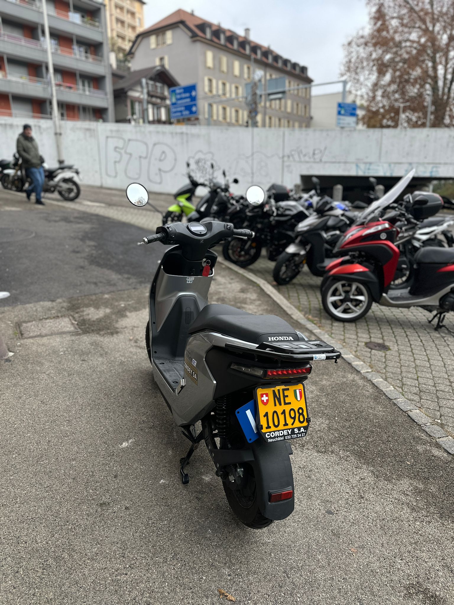 HONDA EM1 A1 45km/h-showroom-element-3
