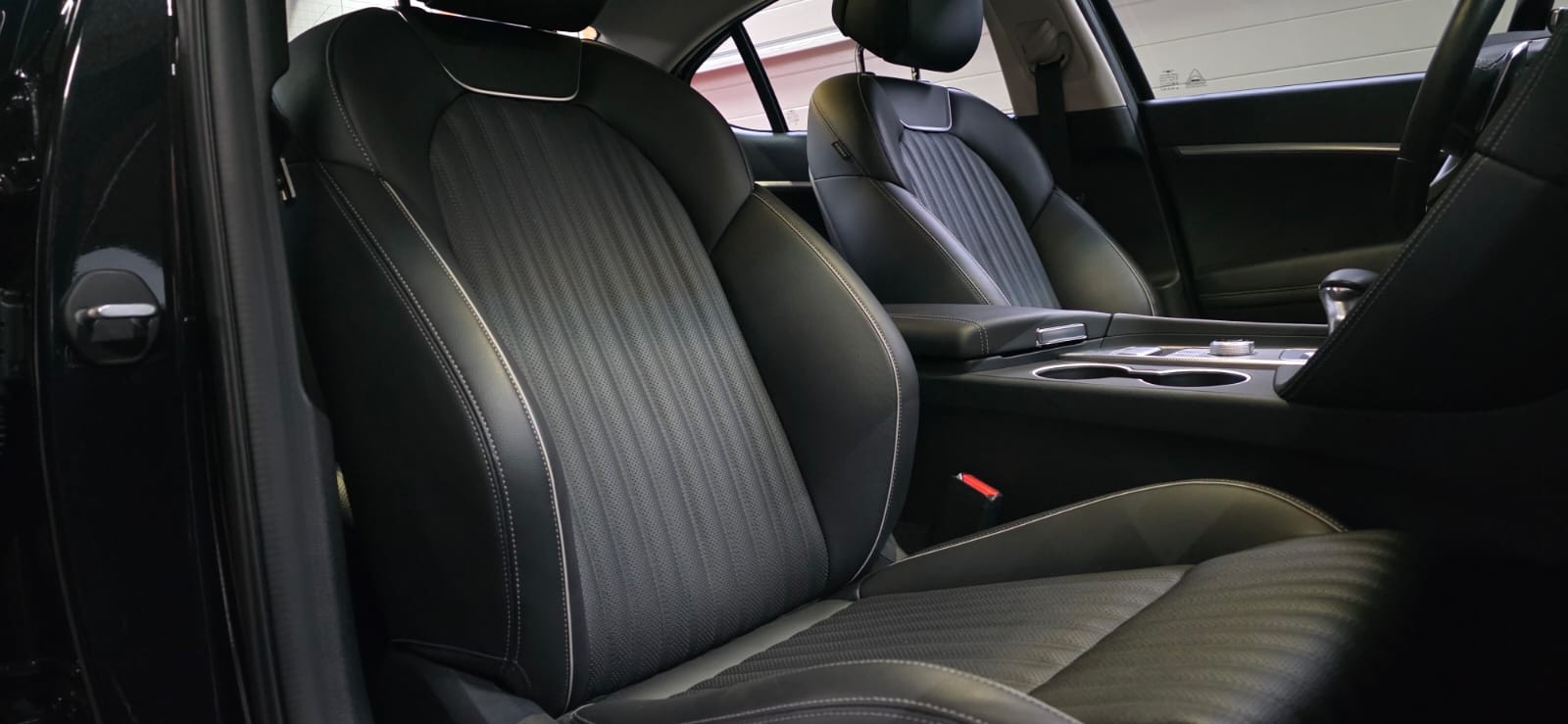 GENESIS G70 2.2 CRDI Luxury AT8 AWD-image-9