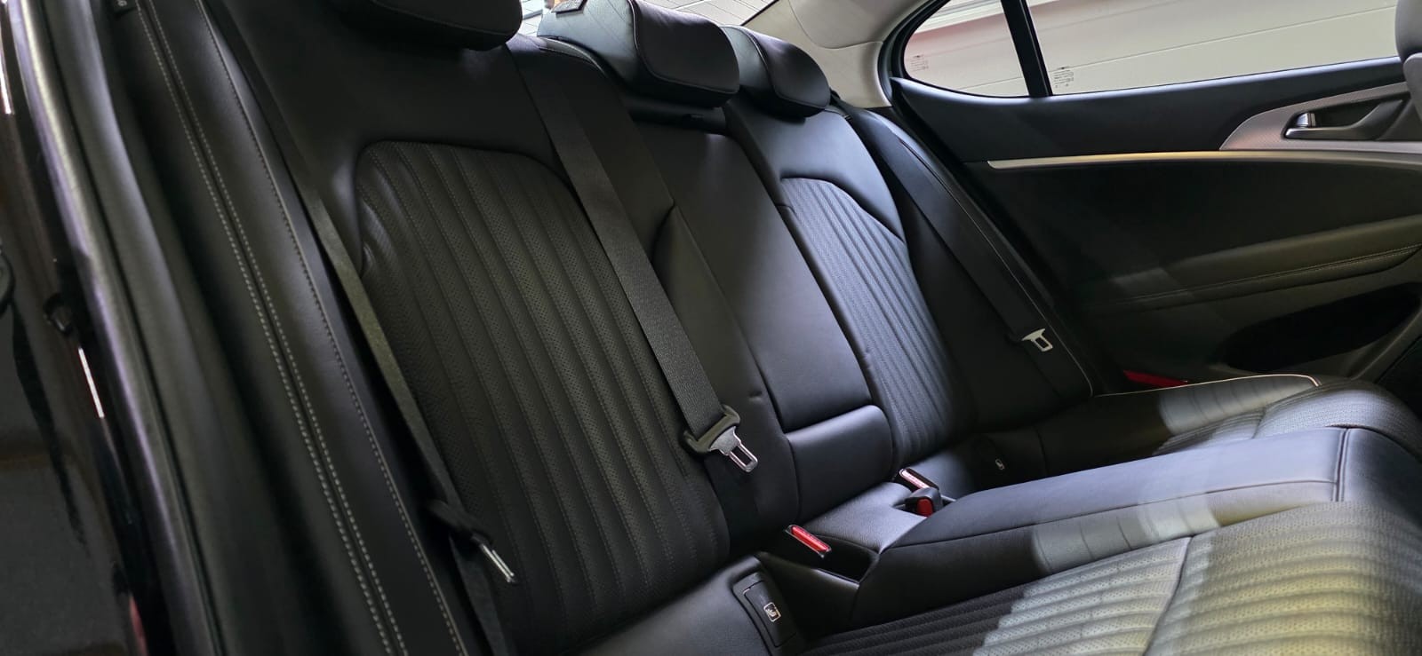 GENESIS G70 2.2 CRDI Luxury AT8 AWD-image-24