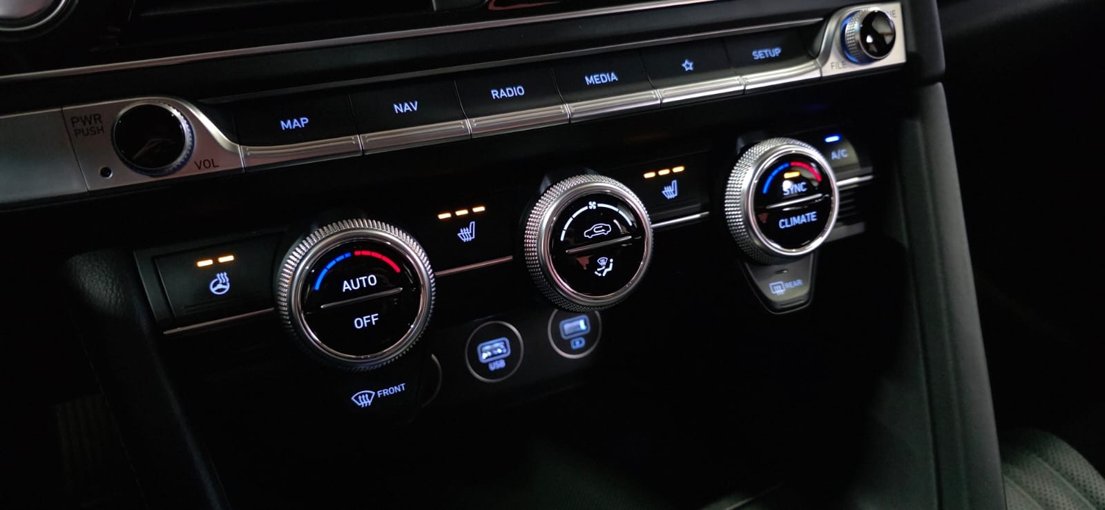 GENESIS G70 2.2 CRDI Luxury AT8 AWD-image-23