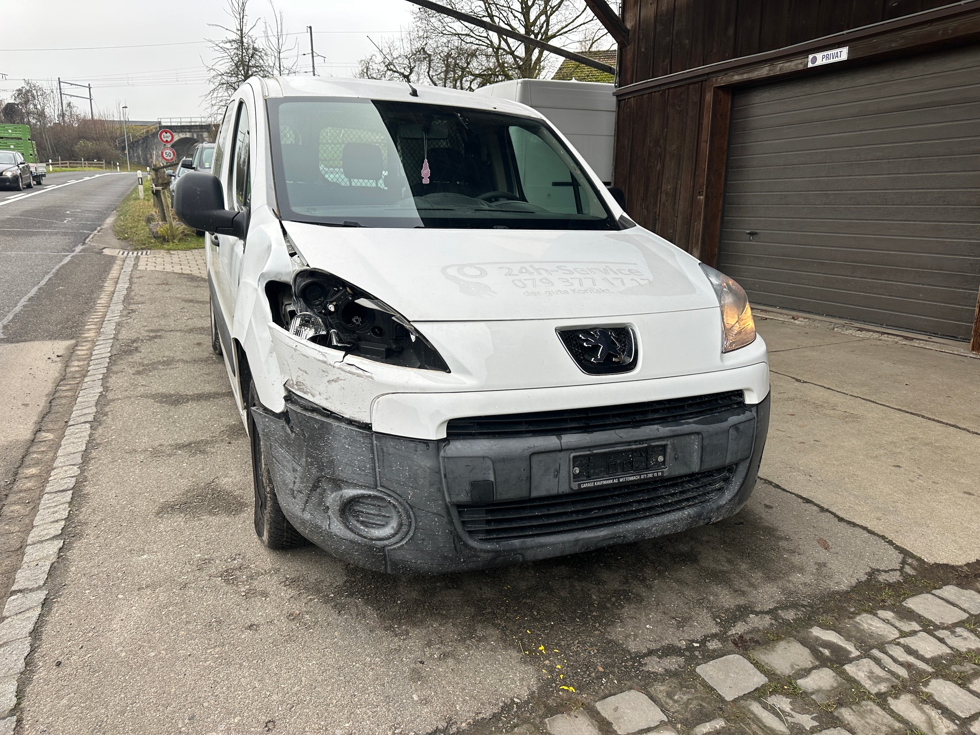 PEUGEOT Partner 1.6 VTi Urban-image-8