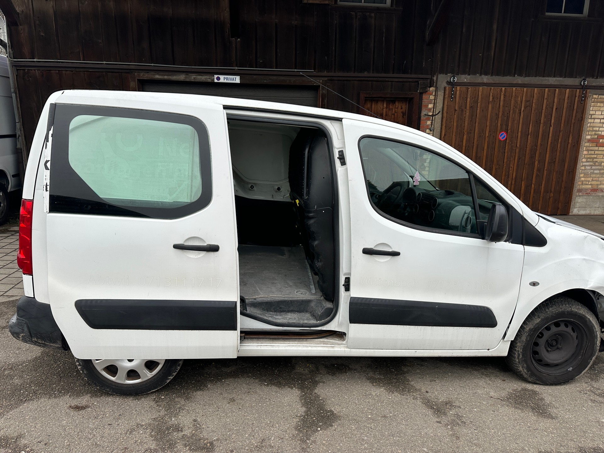 PEUGEOT Partner 1.6 VTi Urban-image-11