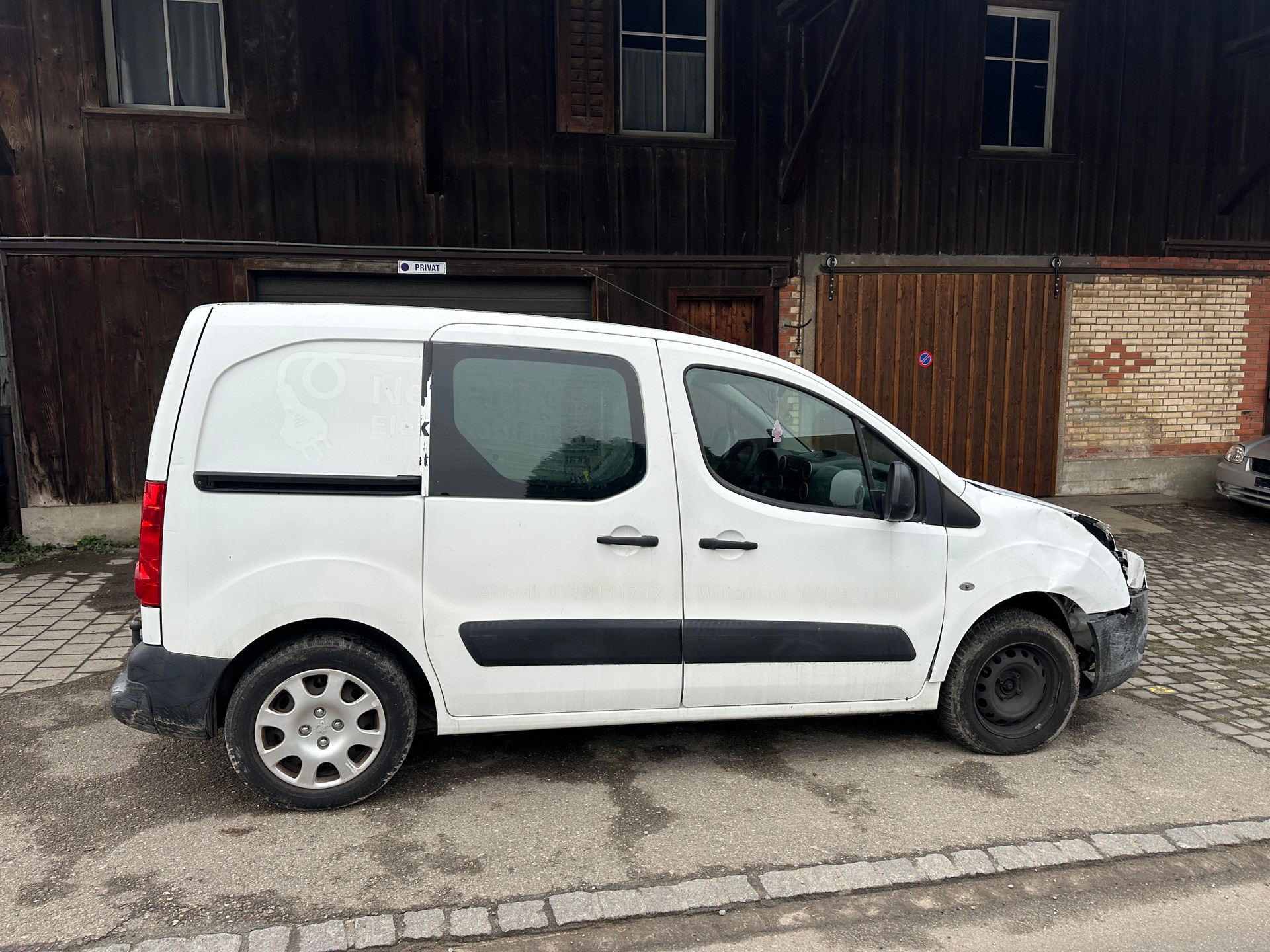 PEUGEOT Partner 1.6 VTi Urban-image-6