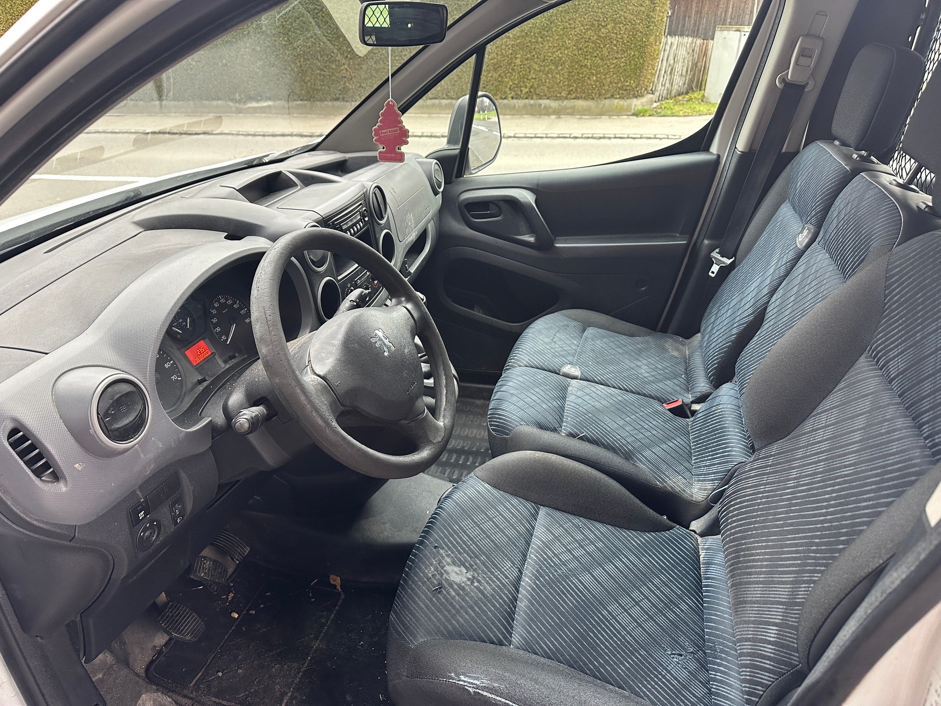 PEUGEOT Partner 1.6 VTi Urban-image-9