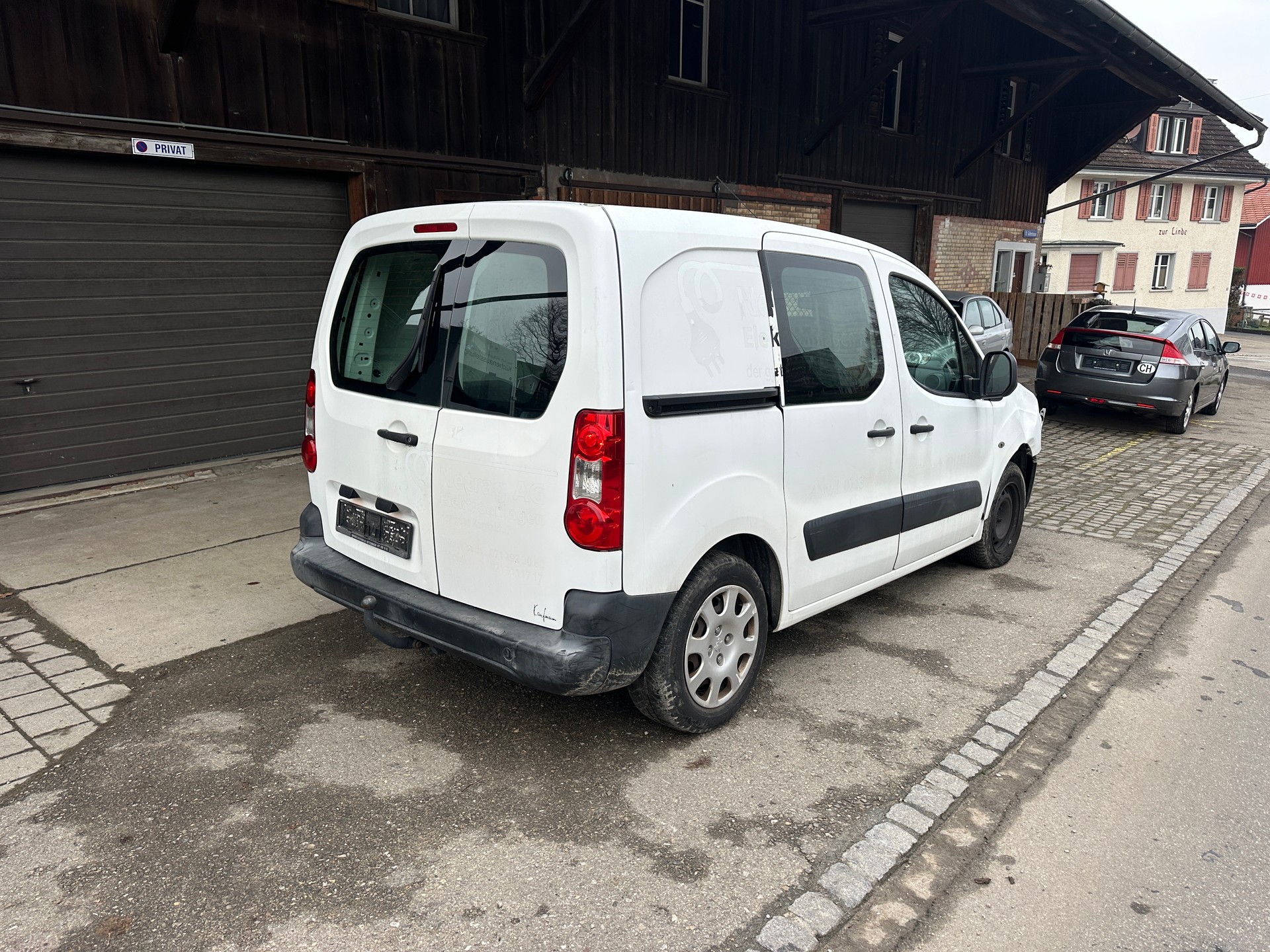 PEUGEOT Partner 1.6 VTi Urban-image-5