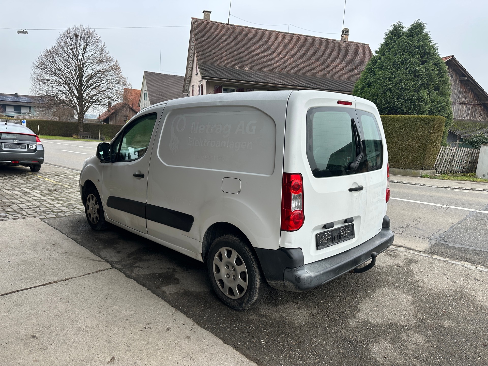 PEUGEOT Partner 1.6 VTi Urban-image-3