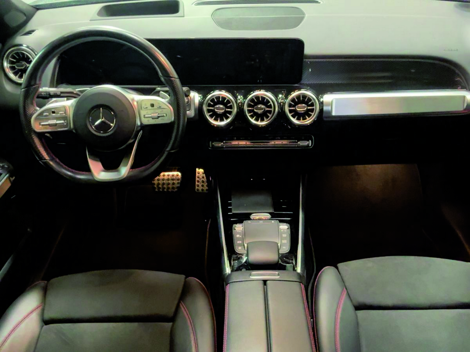 MERCEDES-BENZ GLB 250 4Matic AMG Line 8G-Tronic-image-2