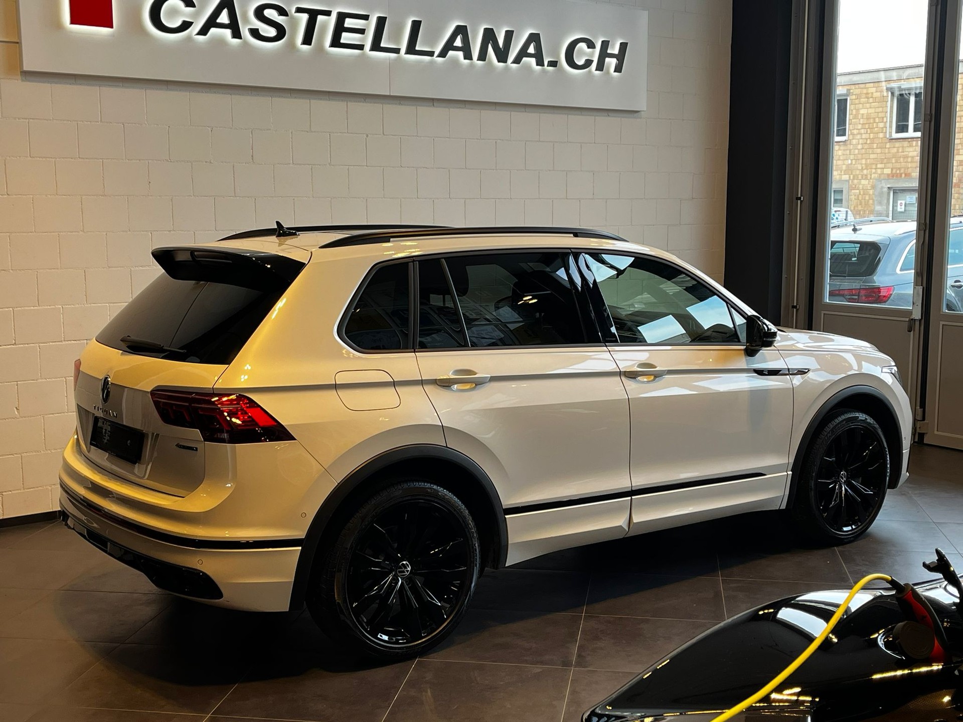 VW Tiguan 2.0TSI R-Line 4Motion DSG-image-7