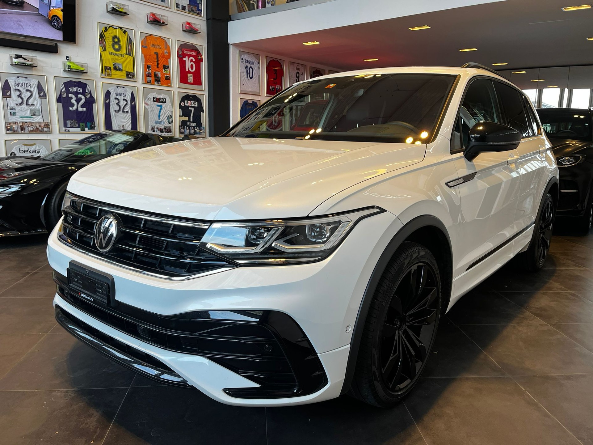 VW Tiguan 2.0TSI R-Line 4Motion DSG-image-3