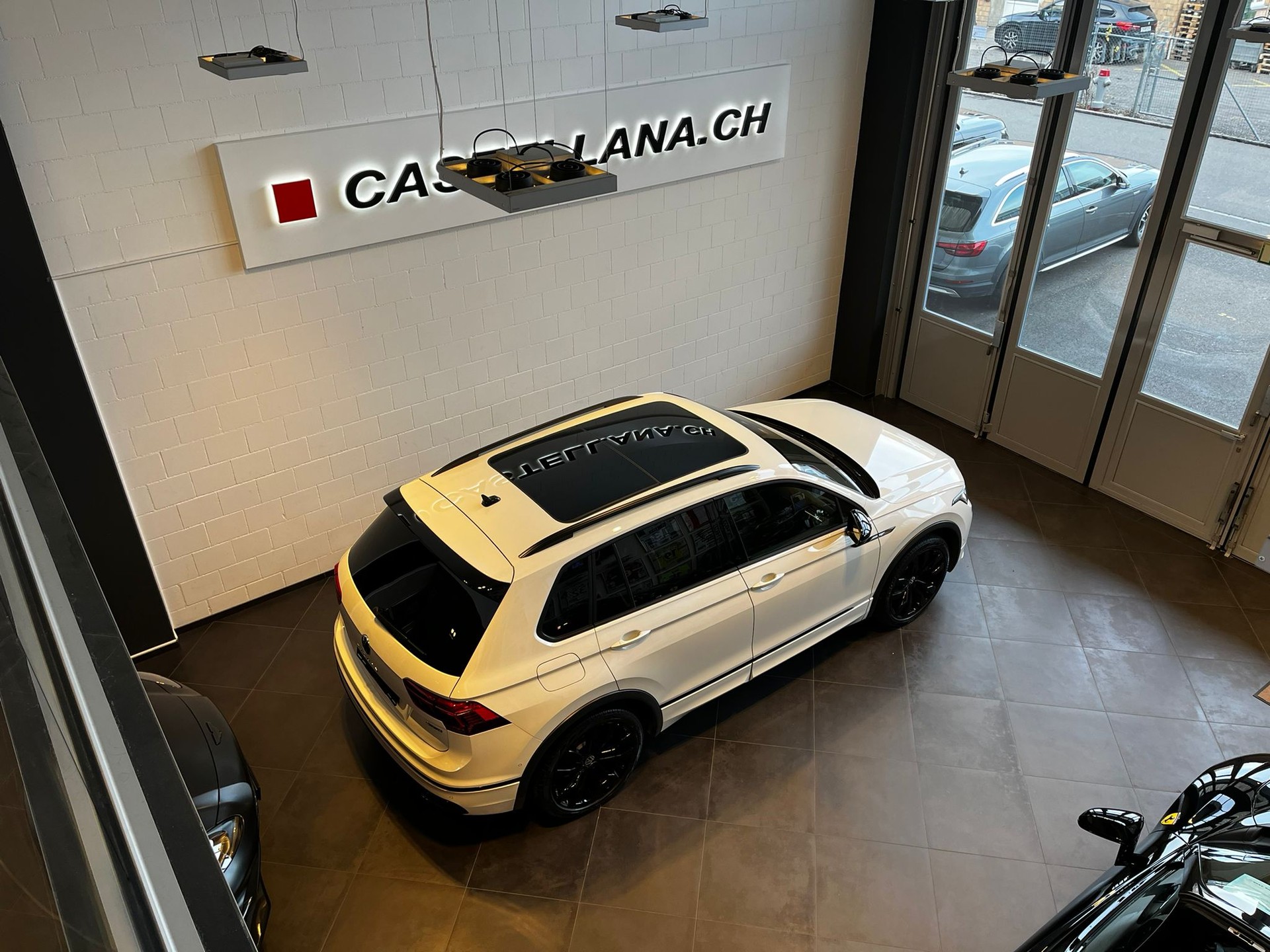 VW Tiguan 2.0TSI R-Line 4Motion DSG-image-8