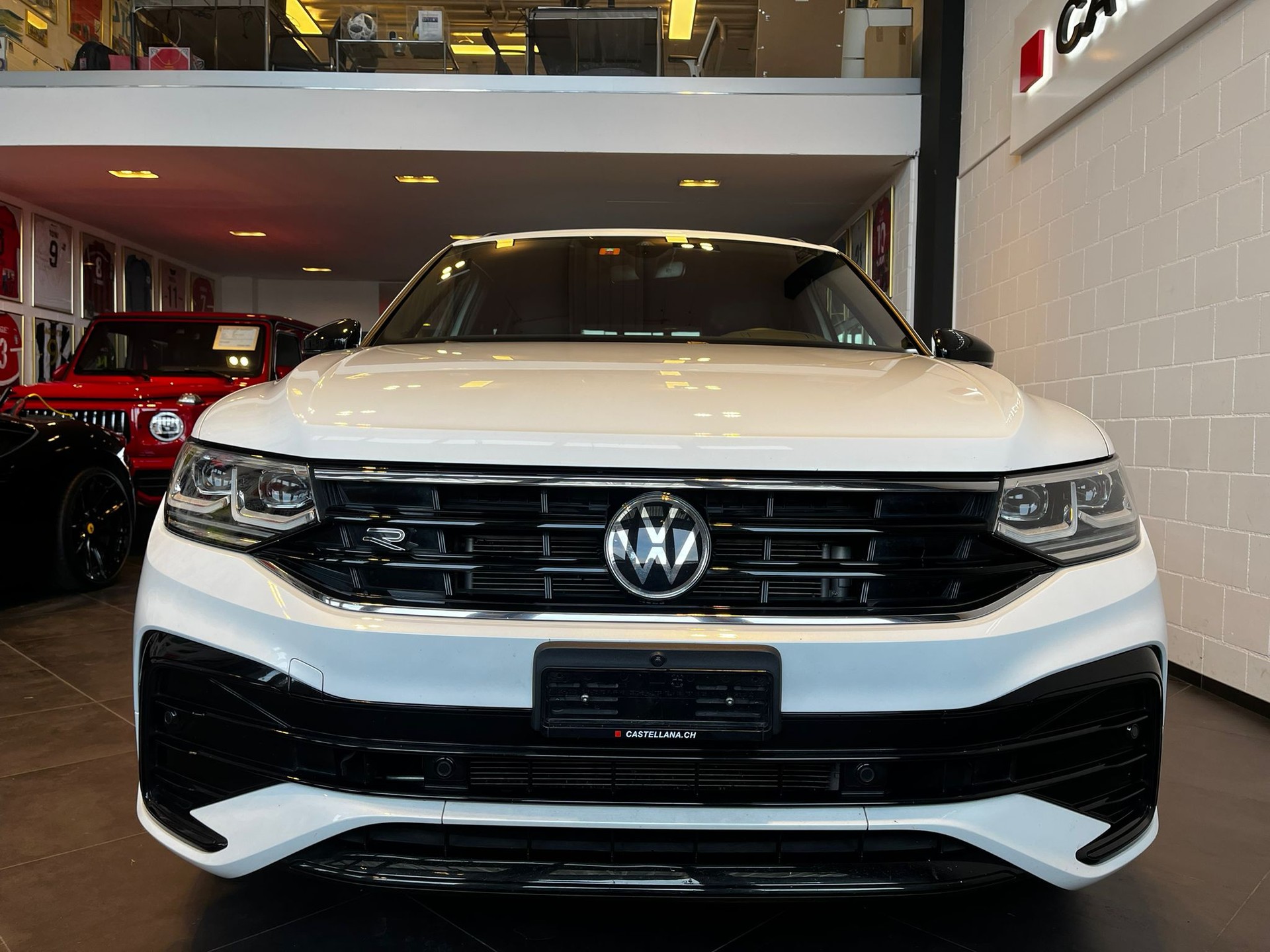 VW Tiguan 2.0TSI R-Line 4Motion DSG-image-2