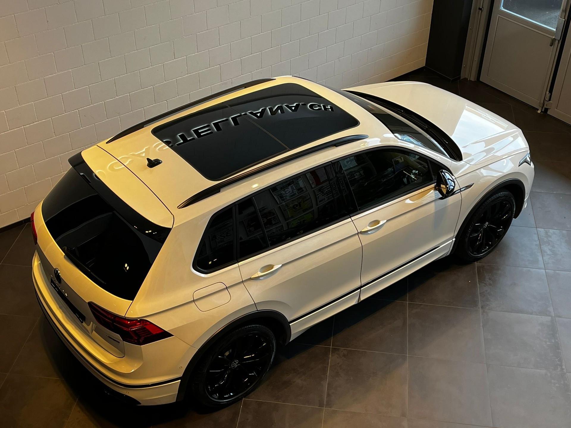 VW Tiguan 2.0TSI R-Line 4Motion DSG-image-9