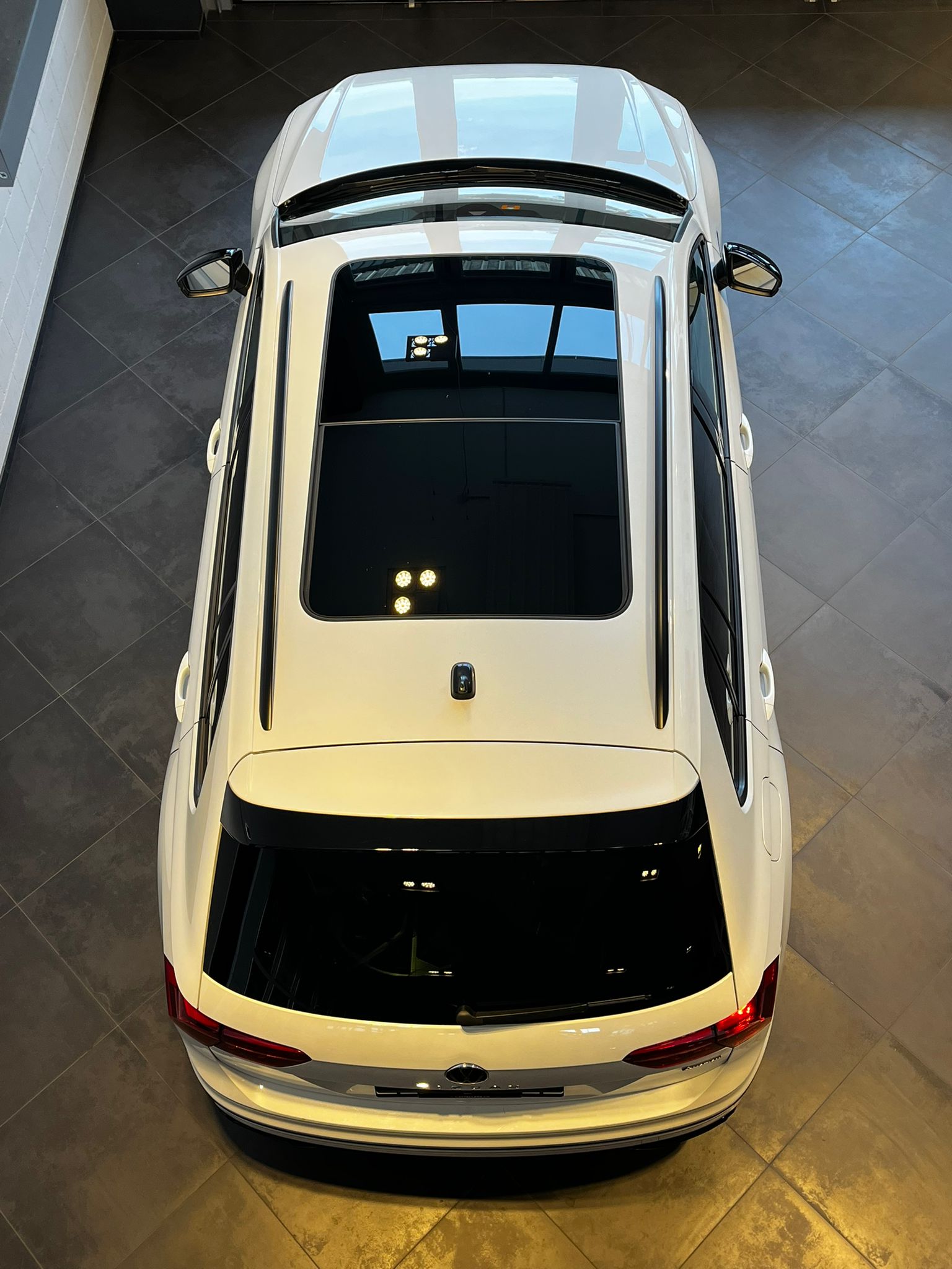 VW Tiguan 2.0TSI R-Line 4Motion DSG-image-11