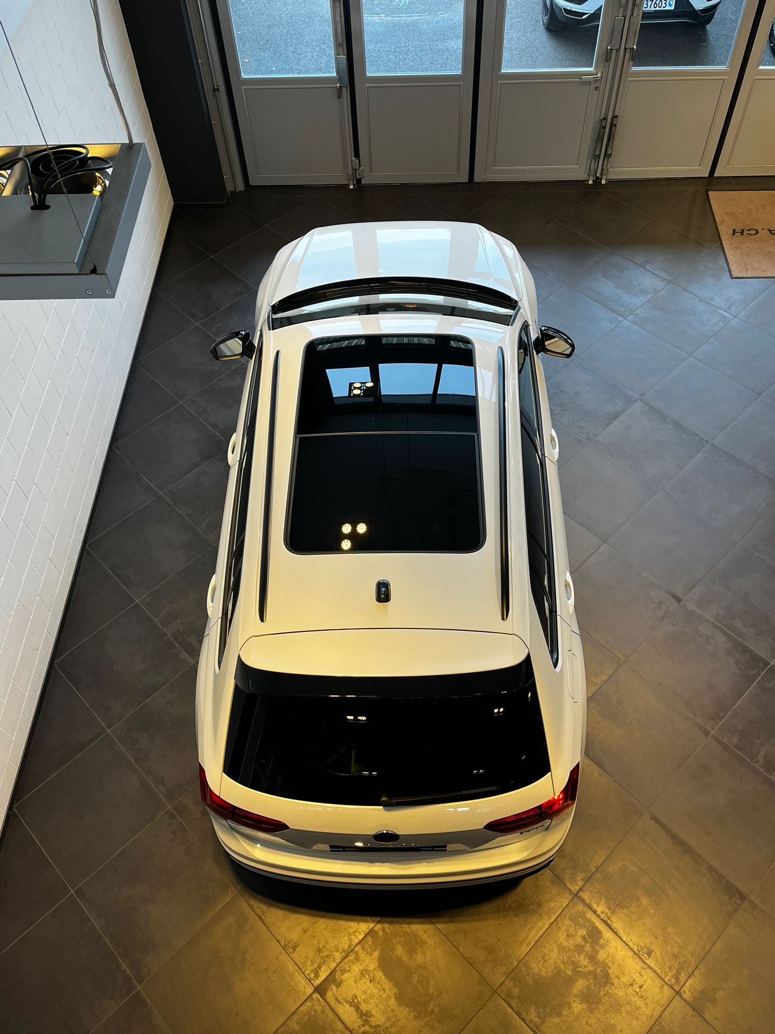 VW Tiguan 2.0TSI R-Line 4Motion DSG-image-10