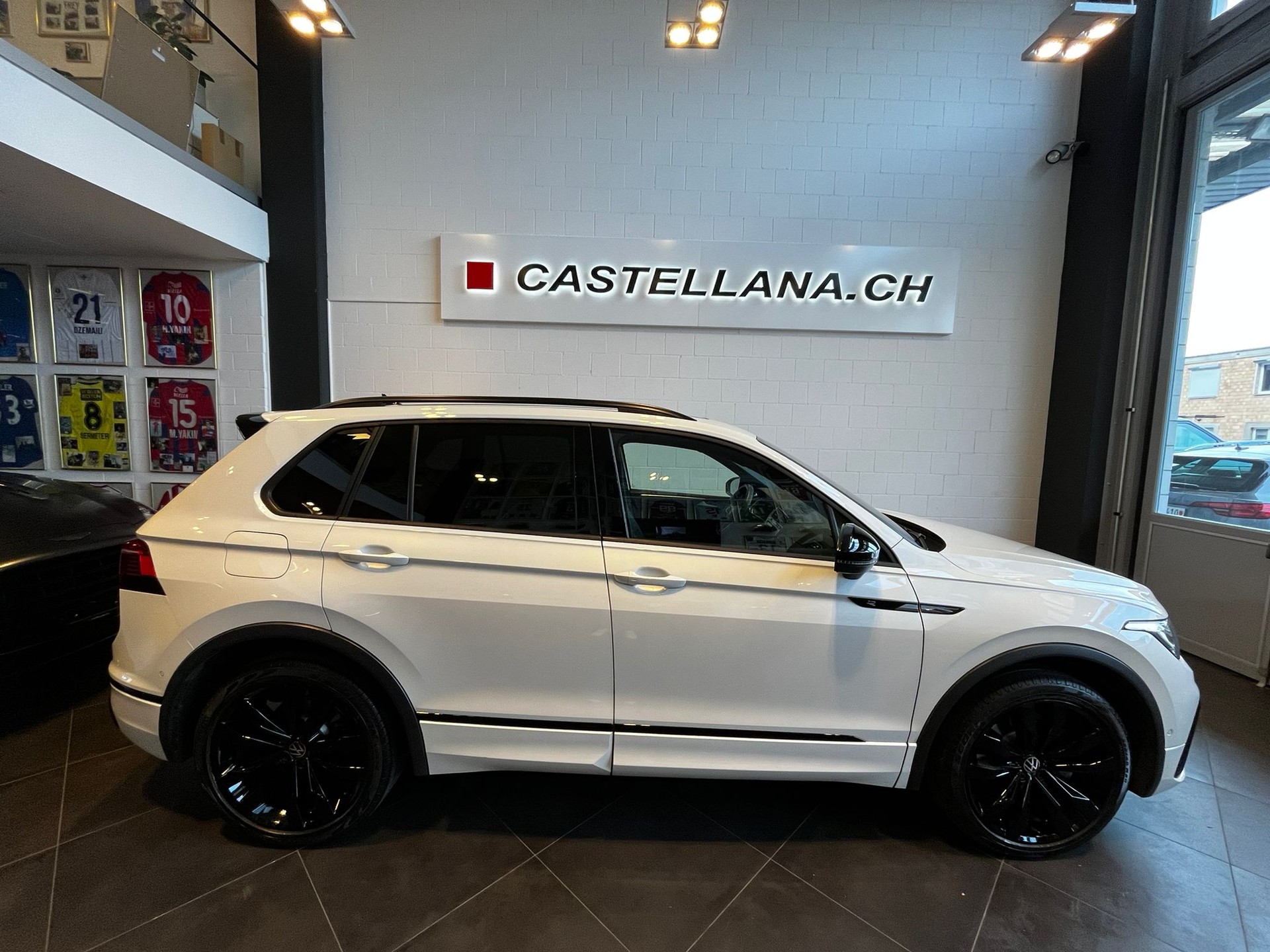 VW Tiguan 2.0TSI R-Line 4Motion DSG-image-4