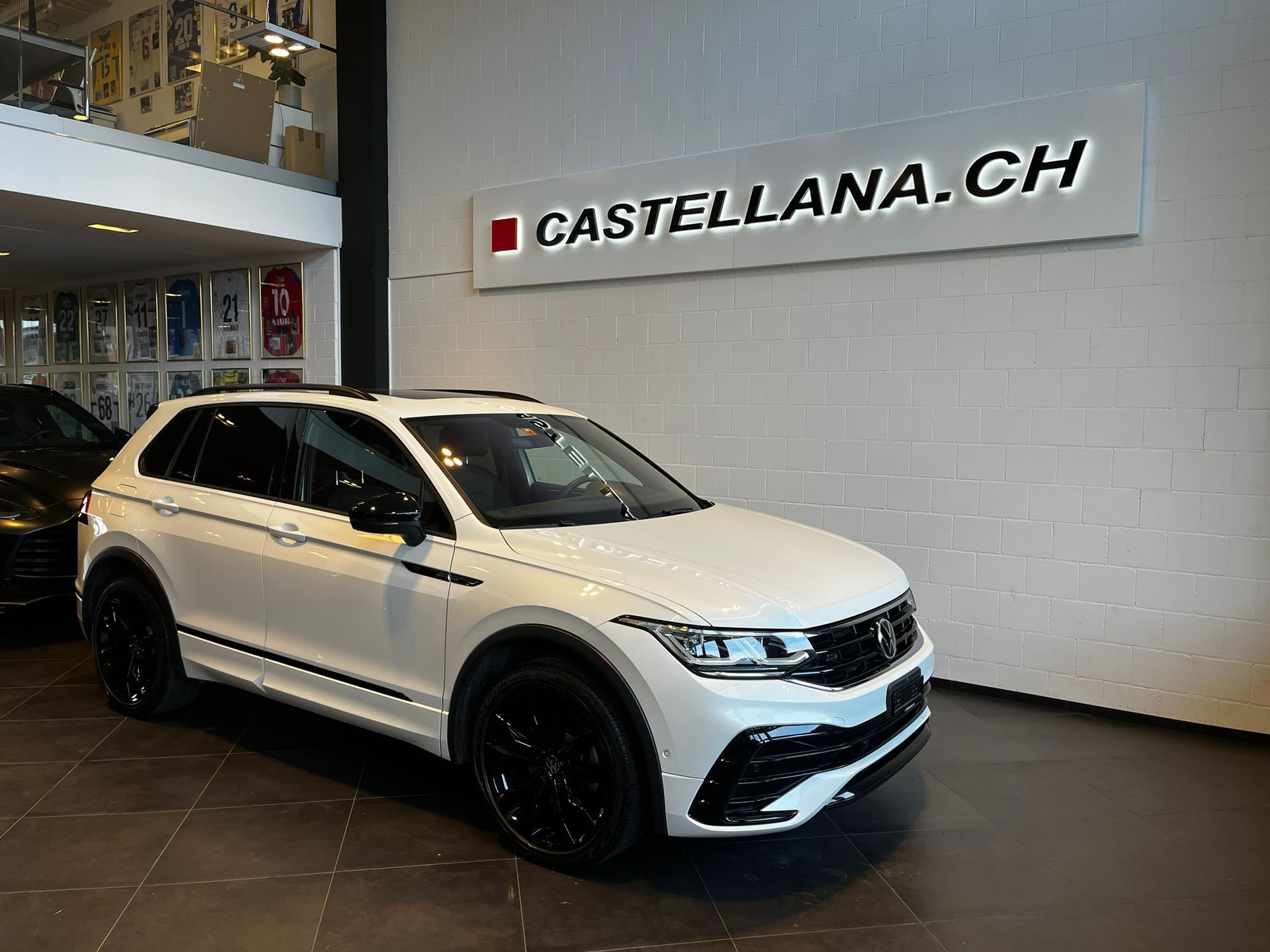 VW Tiguan 2.0TSI R-Line 4Motion DSG-image-0