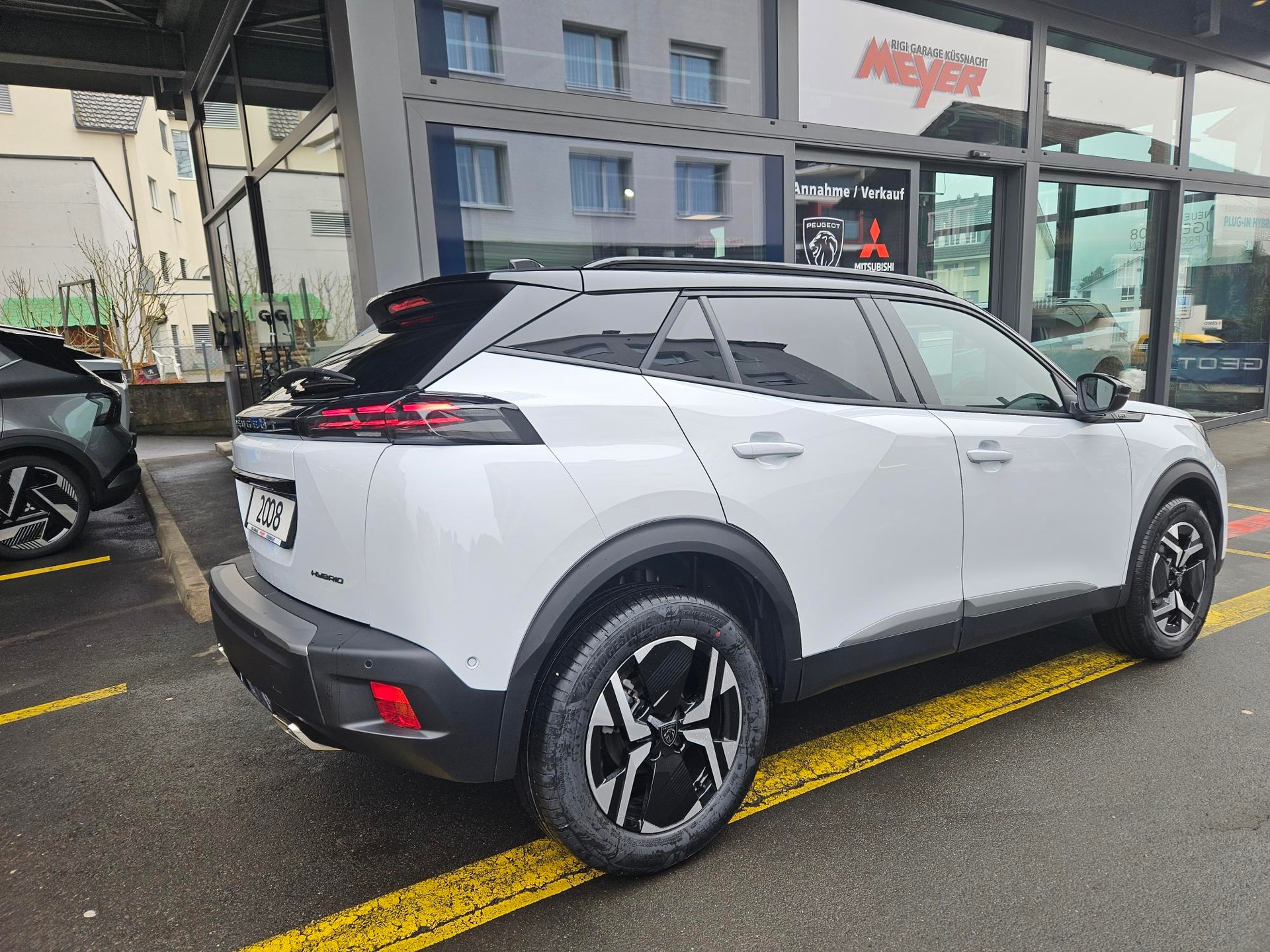 PEUGEOT 2008 1.2 Hybrid 145 GT-showroom-element-3