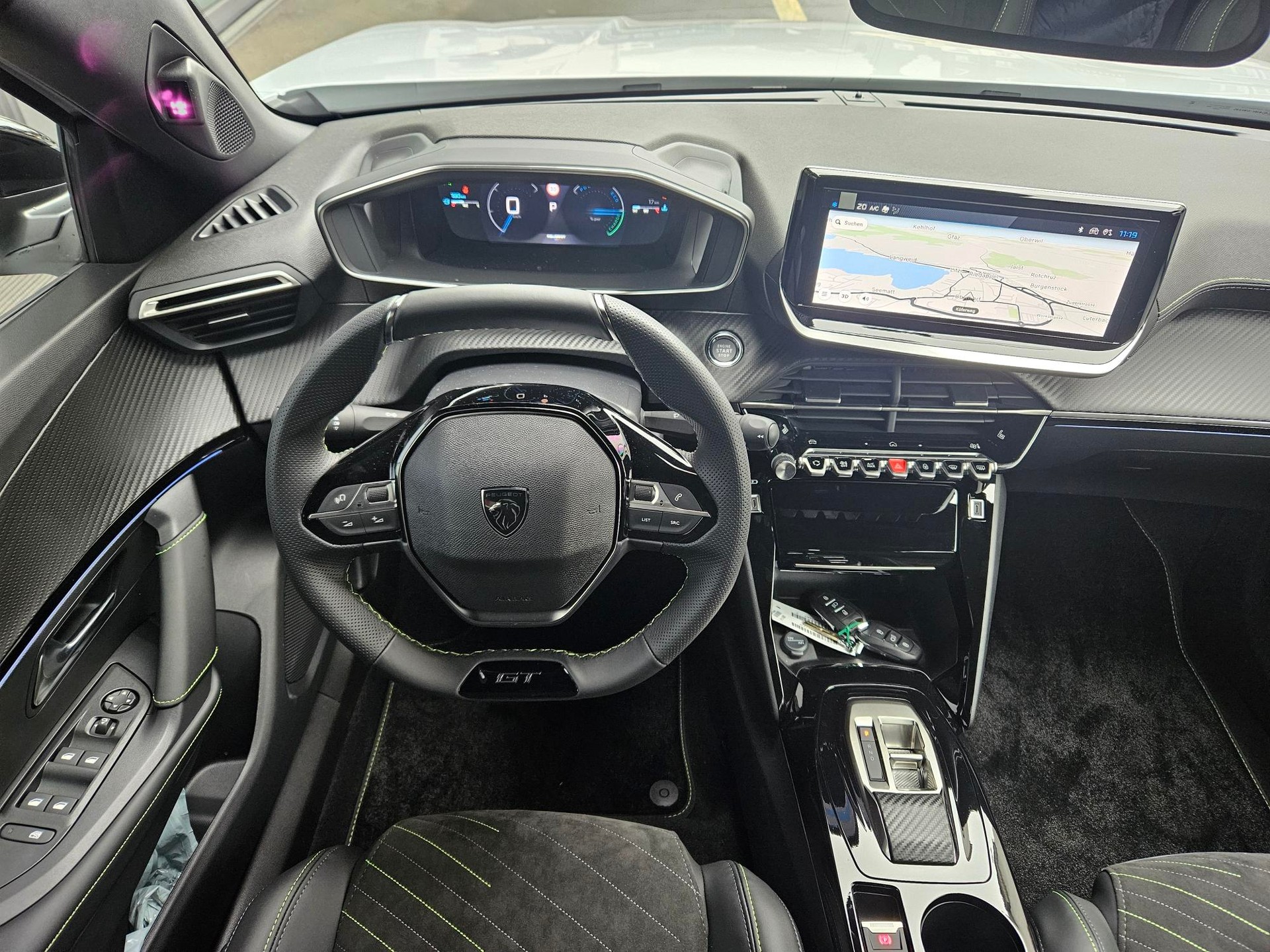 PEUGEOT 2008 1.2 Hybrid 145 GT-image-6