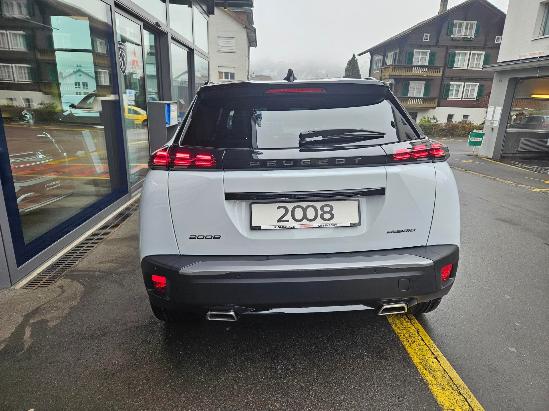 PEUGEOT 2008 1.2 Hybrid 145 GT-image-4