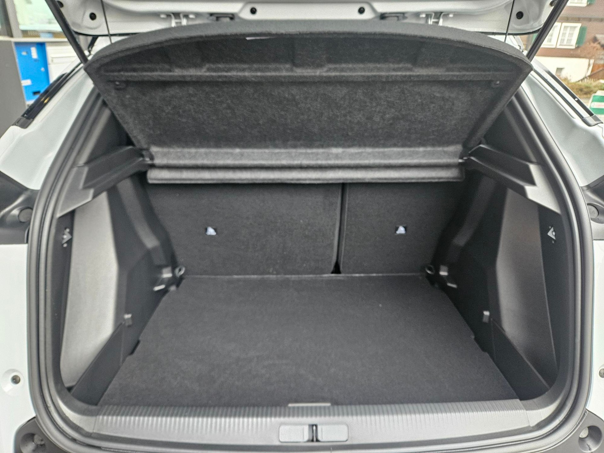PEUGEOT 2008 1.2 Hybrid 145 GT-image-9
