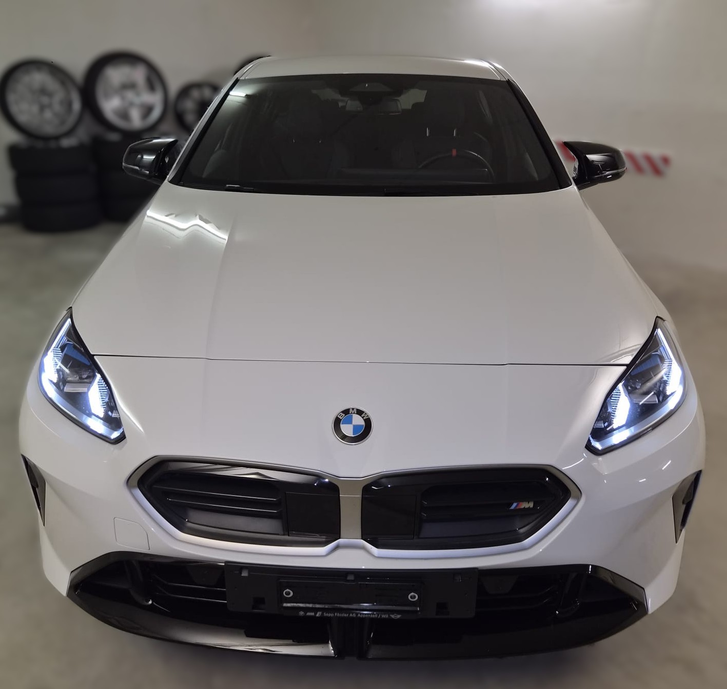 BMW M135 xDrive-showroom-element-1