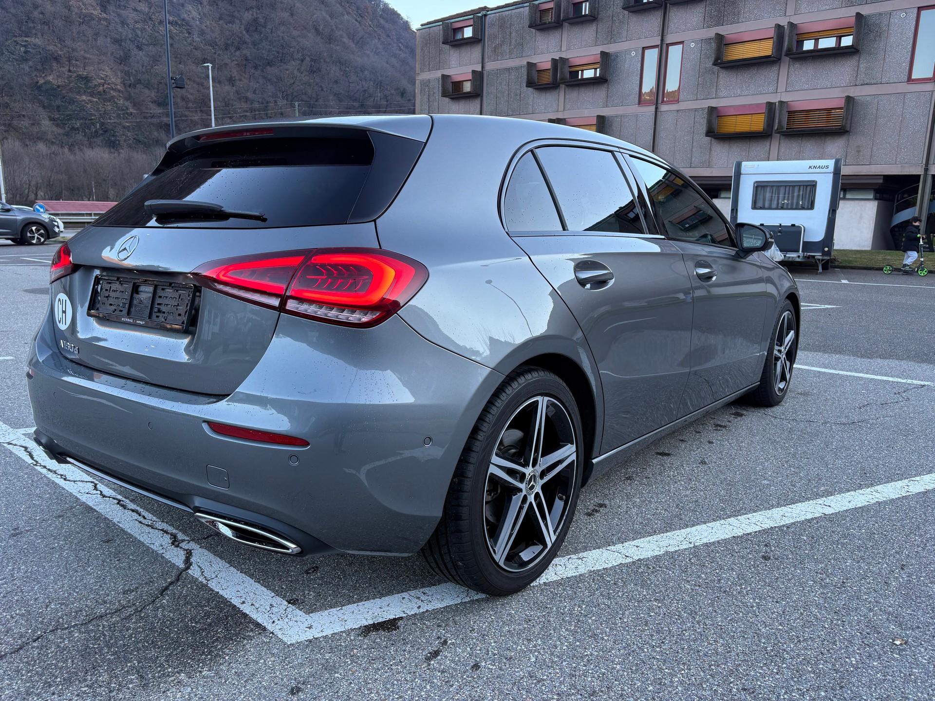 MERCEDES-BENZ A 180 d-image-4