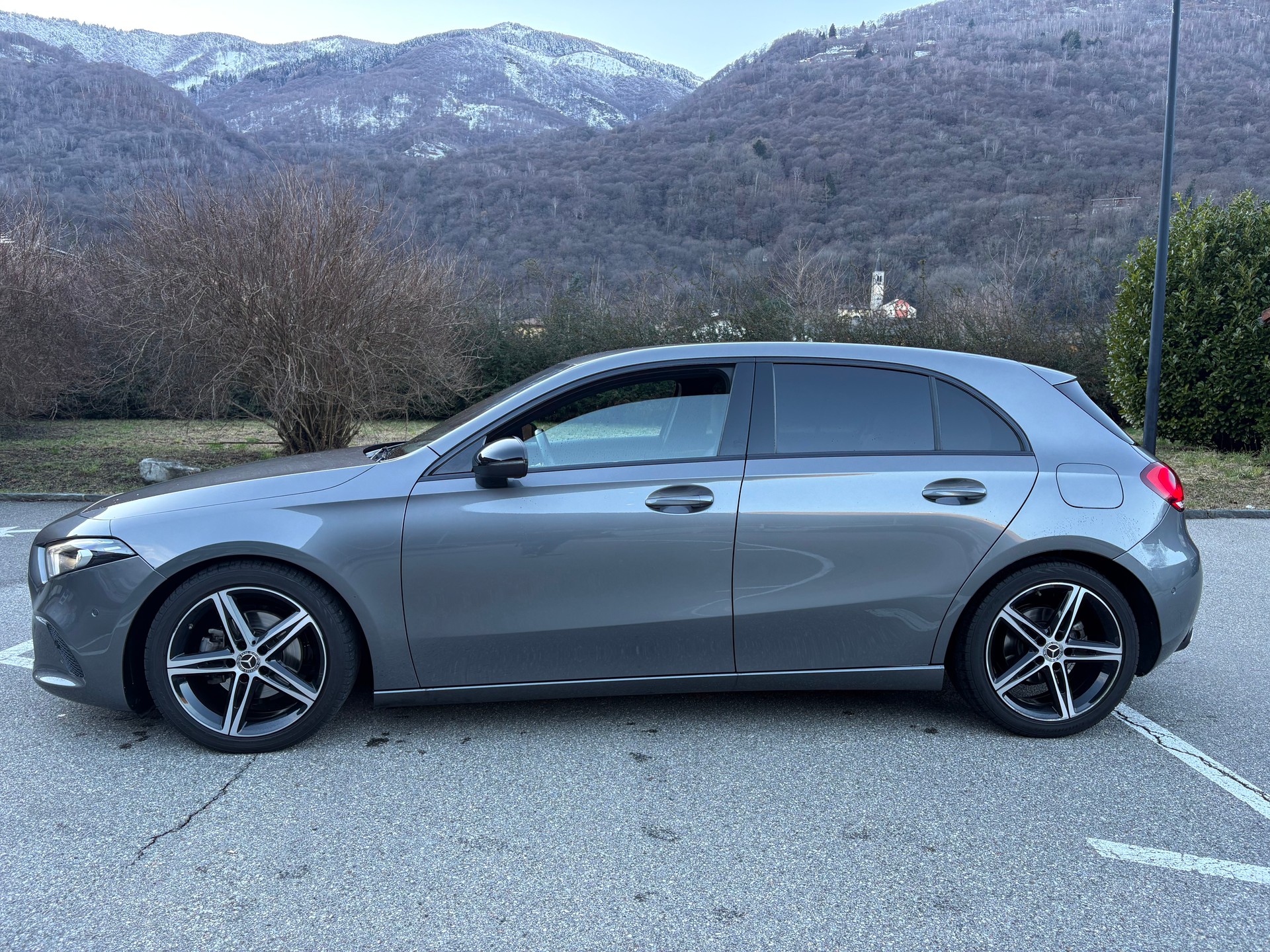 MERCEDES-BENZ A 180 d-image-1
