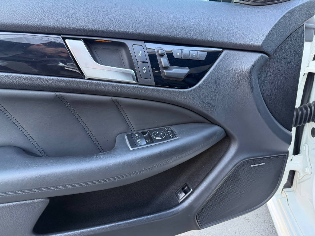 MERCEDES-BENZ C 63 V8 AMG Coupé - 507 Edition-image-25